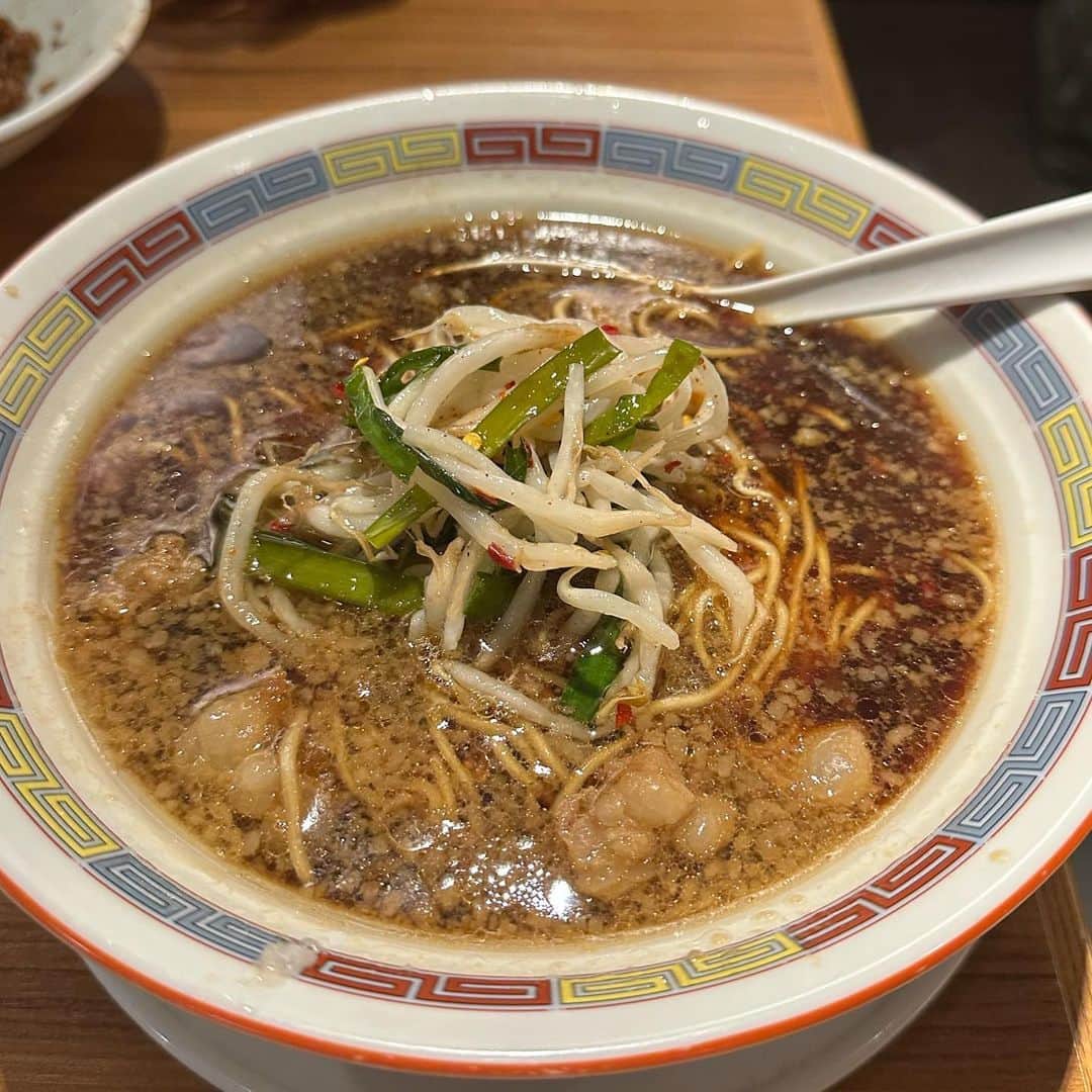 SHUHEI.Kさんのインスタグラム写真 - (SHUHEI.KInstagram)「先日の福岡出張。 大先輩ととにかく食べて食べてゴルフした。 （仕事もしっかり）  鼓の和食。 ホウテン食堂のもつにらそば。 藪のかつ丼。 一矢、一双の豚骨ラーメン。 美味しいご飯があり過ぎて大変だった。  九州でゴルフも初。 太宰府ゴルフ倶楽部の高麗グリーン、伊都ゴルフ倶楽部のレイアウト、印象深い。 またすぐ行きたいな〜！」9月15日 17時16分 - kamishu14