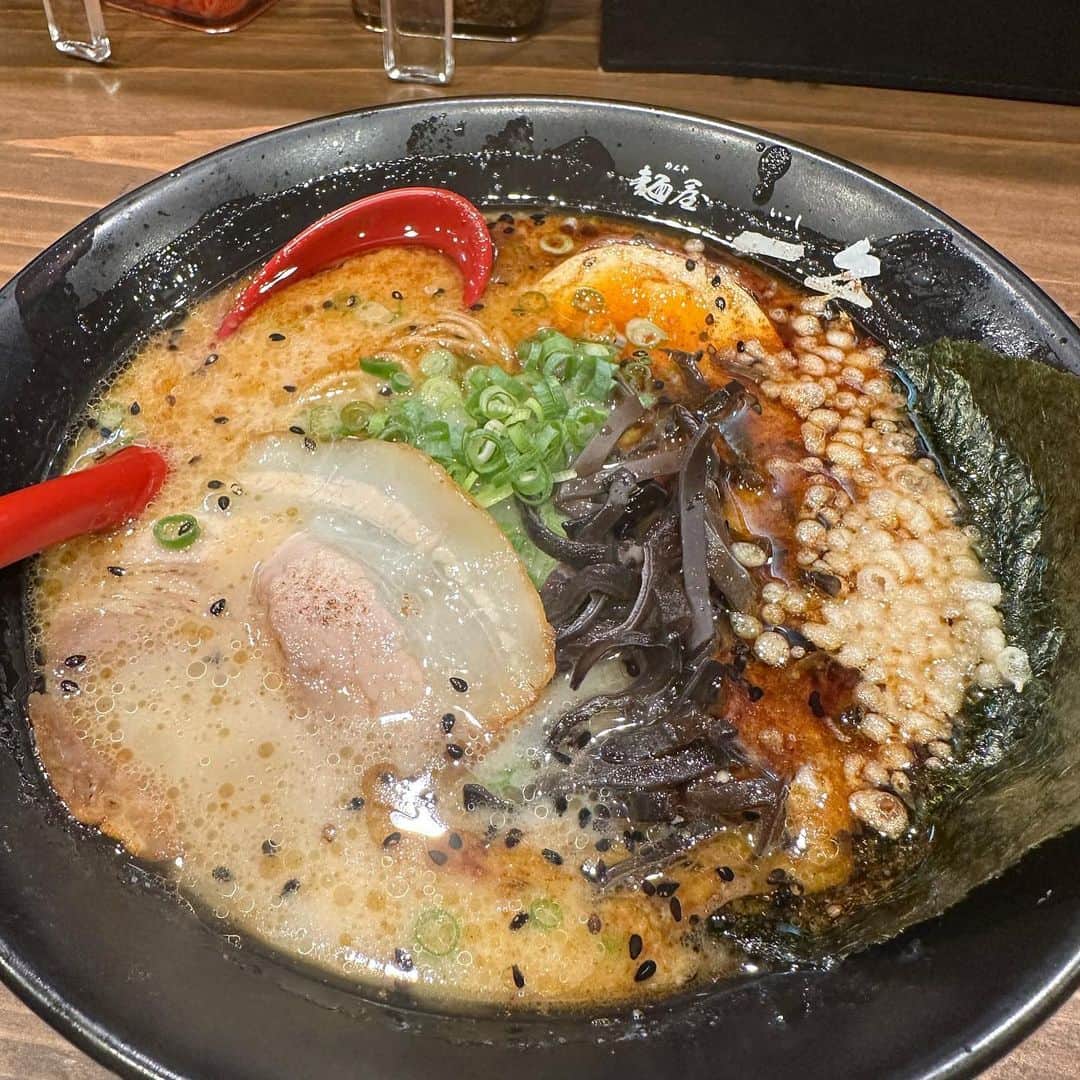 SHUHEI.Kさんのインスタグラム写真 - (SHUHEI.KInstagram)「先日の福岡出張。 大先輩ととにかく食べて食べてゴルフした。 （仕事もしっかり）  鼓の和食。 ホウテン食堂のもつにらそば。 藪のかつ丼。 一矢、一双の豚骨ラーメン。 美味しいご飯があり過ぎて大変だった。  九州でゴルフも初。 太宰府ゴルフ倶楽部の高麗グリーン、伊都ゴルフ倶楽部のレイアウト、印象深い。 またすぐ行きたいな〜！」9月15日 17時16分 - kamishu14