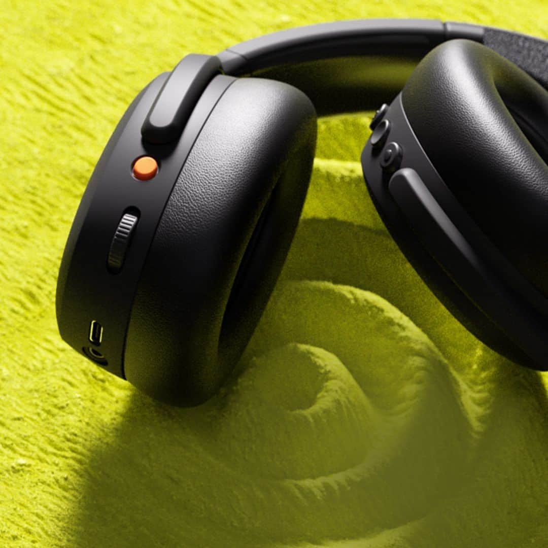 Skullcandy Japanのインスタグラム：「Crusher ANC 2本日新発売💀 クラッシャーベース+アクティブノイズキャンセリング 完璧に調和しクリアな高音と力強い重低音を響かせます🔈」