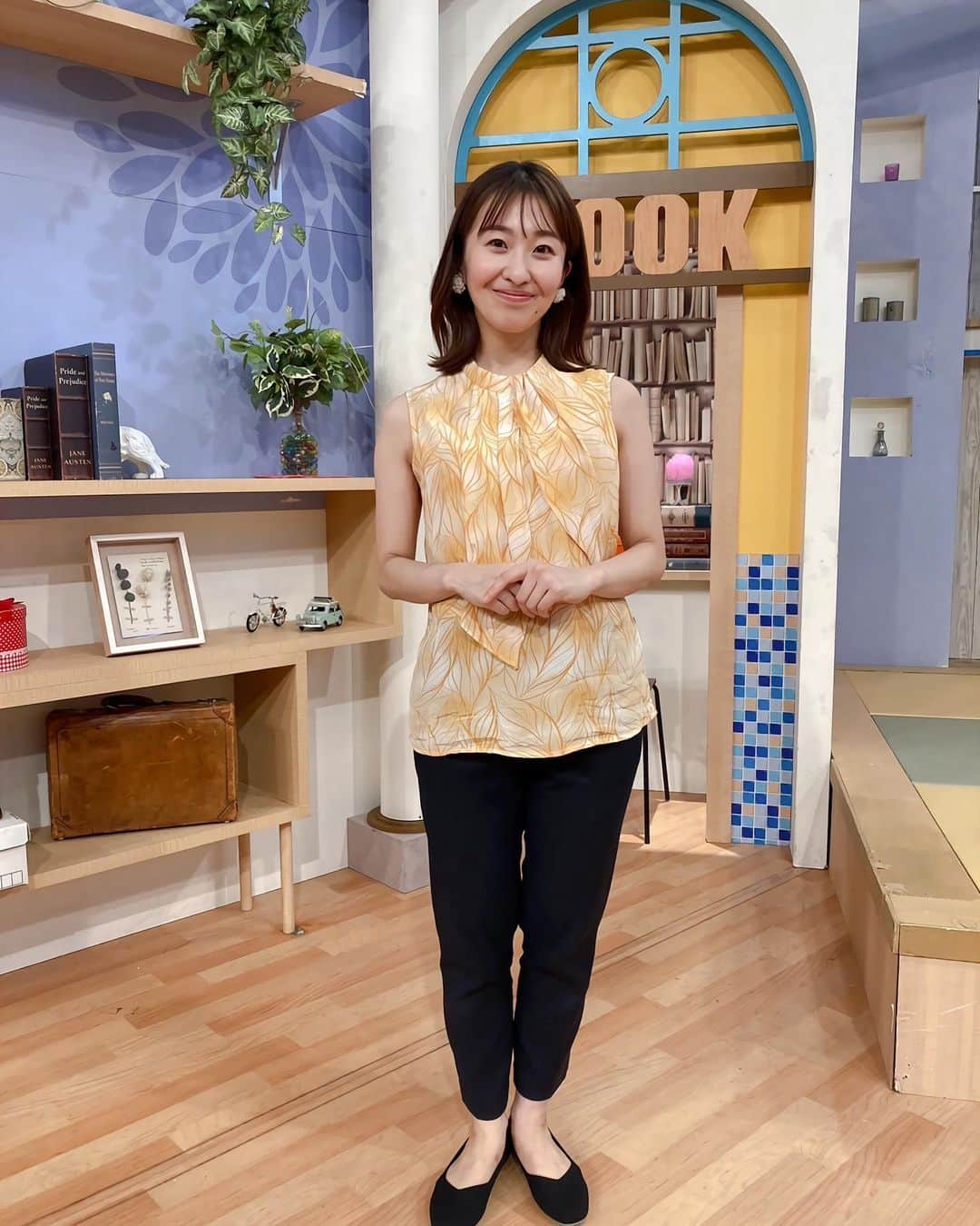 山田友美さんのインスタグラム写真 - (山田友美Instagram)「みなさま、今日の「女神のマルシェ」みていたまけましたか？💗  土踏にもっちり♡とっても軽くて履いた瞬間からマイサイズ〜しかも洗える〜！ わたしも公私共に愛用している「もっちり美人パンプス」のご紹介でした✨  写真でも履いているものです👠✨ お時間合わなかった方、関東以外のわたくしの親愛なるお友達みなさま🥰💋  ストーリーにURLを貼ったので良ければリンクから番組ホームページで見てくださいね✨  https://www.ntv7.jp/program/megami/index.html  #日テレ#女神のマルシェ#出演情報#プレゼンター#フリーアナウンサー#山田友美」9月15日 17時23分 - __tomomiracle
