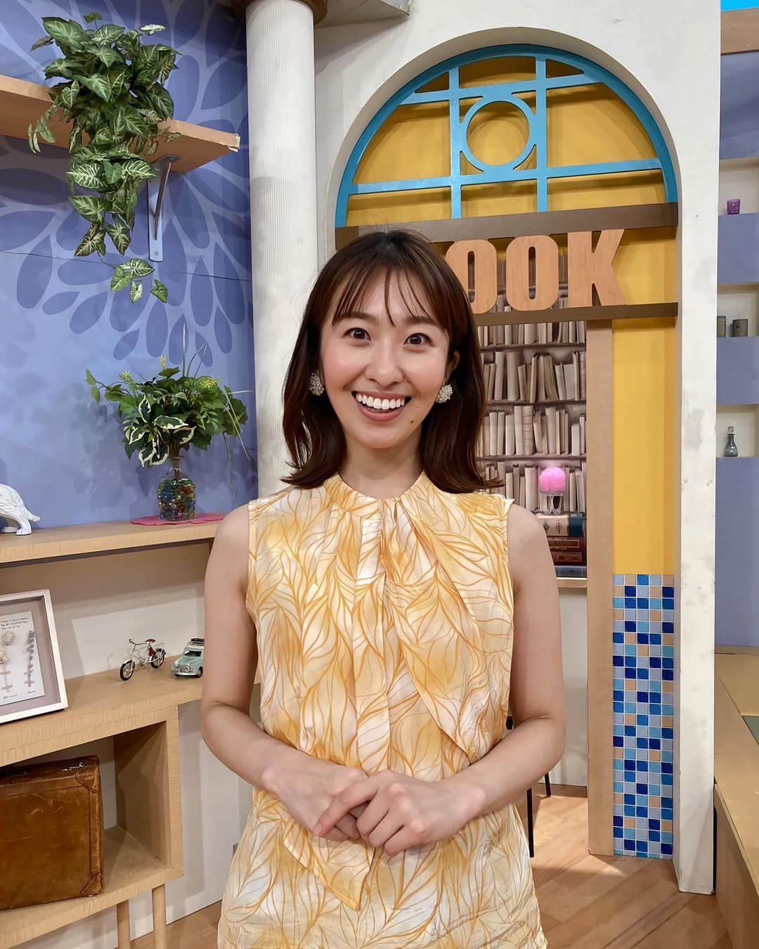 山田友美さんのインスタグラム写真 - (山田友美Instagram)「みなさま、今日の「女神のマルシェ」みていたまけましたか？💗  土踏にもっちり♡とっても軽くて履いた瞬間からマイサイズ〜しかも洗える〜！ わたしも公私共に愛用している「もっちり美人パンプス」のご紹介でした✨  写真でも履いているものです👠✨ お時間合わなかった方、関東以外のわたくしの親愛なるお友達みなさま🥰💋  ストーリーにURLを貼ったので良ければリンクから番組ホームページで見てくださいね✨  https://www.ntv7.jp/program/megami/index.html  #日テレ#女神のマルシェ#出演情報#プレゼンター#フリーアナウンサー#山田友美」9月15日 17時23分 - __tomomiracle