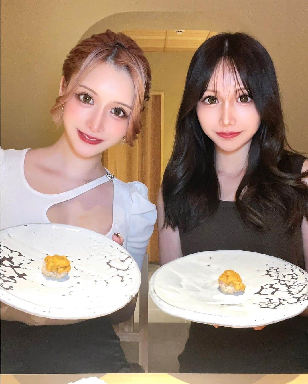 ゆうめろさんのインスタグラム写真 - (ゆうめろInstagram)「ずっと行ってみたかったお鮨屋さん 【 @sushi.yamada.nishiazabu 】に行ってきたよ🍣💗 どのお鮨も本当に美味しくて、、、❤️ マグロ、中トロは口の中でとろけて最高だった〜🥰❣️ 最後のデザートに出てくるかりんとう饅頭も美味しかった✨ お鮨好きな人はぜひ行ってみてね😳❤️ ・ 🍣#鮨やま田 東京都港区西麻布4-2-6 L1stビル B1」9月15日 17時23分 - yk.o0