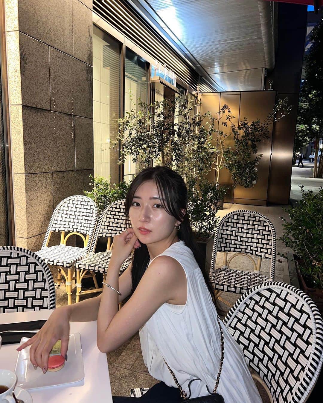 雨宮凜々子さんのインスタグラム写真 - (雨宮凜々子Instagram)「まだまだ暑いからタンクトップで😵☀️  👚#unitedarrows  👖#uniqlo  👜#dholic   #きれいめカジュアル #ootd #fashion #日本橋カフェ #夜カフェ」9月15日 17時24分 - rily_.oo9