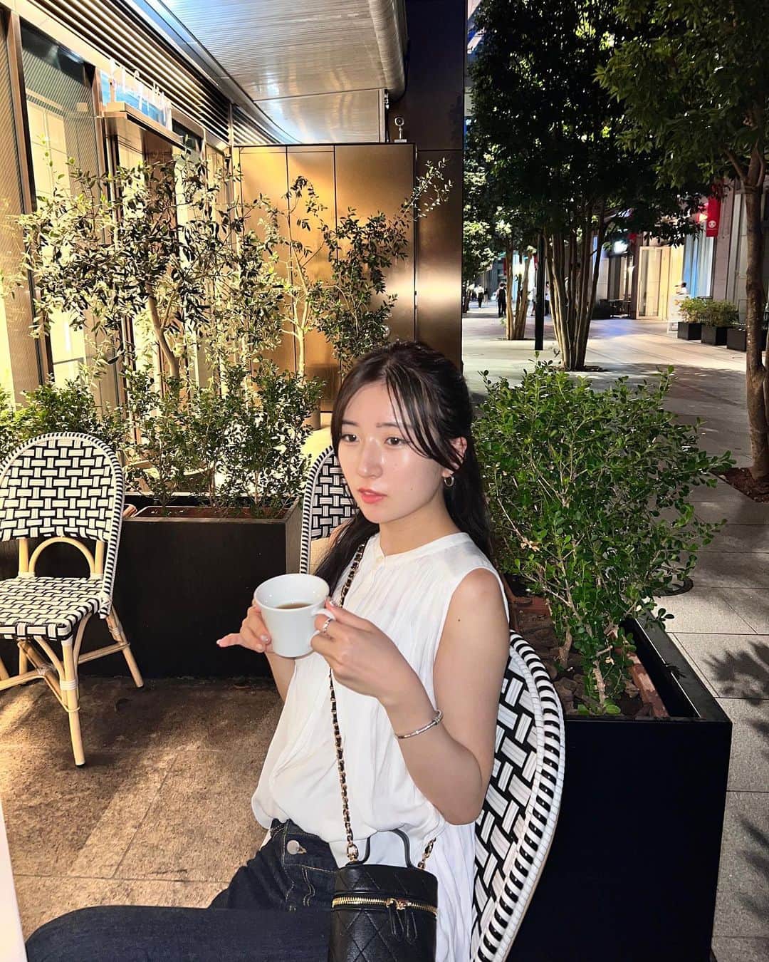 雨宮凜々子さんのインスタグラム写真 - (雨宮凜々子Instagram)「まだまだ暑いからタンクトップで😵☀️  👚#unitedarrows  👖#uniqlo  👜#dholic   #きれいめカジュアル #ootd #fashion #日本橋カフェ #夜カフェ」9月15日 17時24分 - rily_.oo9