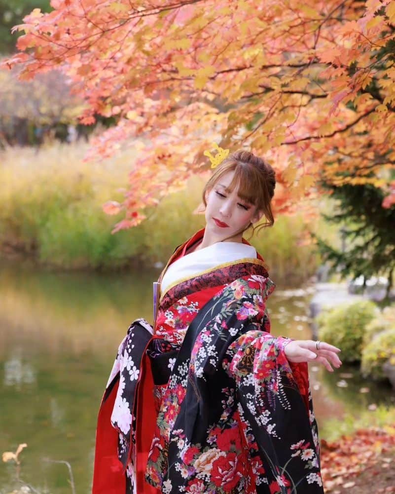 Mari Shimizuさんのインスタグラム写真 - (Mari ShimizuInstagram)「すこしずつ、季節は移り、秋になっていきます。 イチョウ、コスモス、フルーツと撮ったり❤️ 紅葉撮影、沢山したいな～😊  今日は花金❤️みなさま、素敵な週末を😊」9月15日 17時37分 - magohinyon