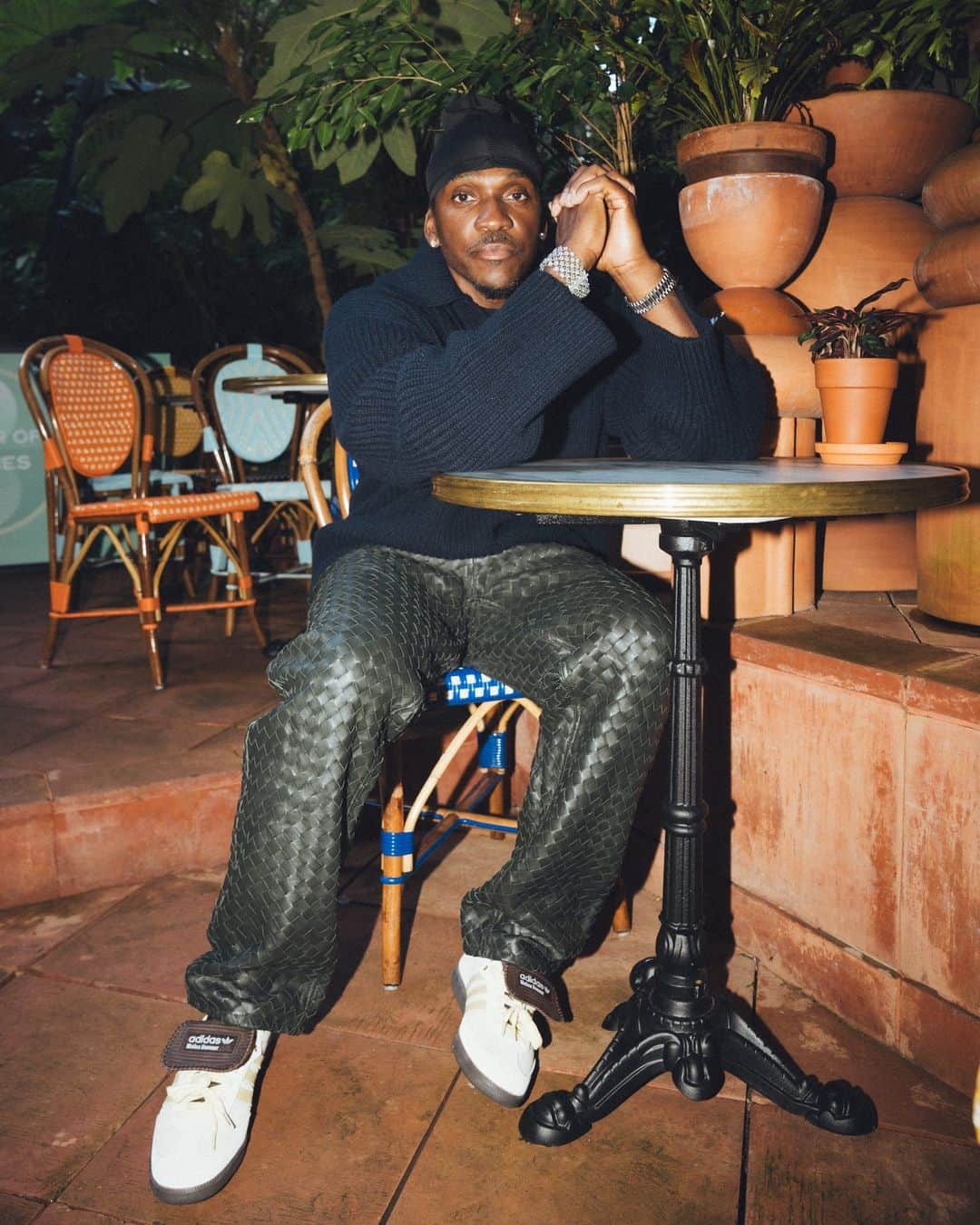 MATCHESFASHION.COMさんのインスタグラム写真 - (MATCHESFASHION.COMInstagram)「‘I’m just trying to battle the streets. In hip-hop what we do lyrically, and how we compete lyrically, we try to compete fashionably too.’ As @kingpush’s tour rolls into London and hip-hop turns 50, the rap legend visits #MATCHES Mayfair townhouse, 5 Carlos Place, to discuss where he’s at lyrically, collaborating with Pharrell Williams, and how he experiments with fashion with @jasebyjason. Link in bio to read the full feature and shop #PushaT approved Bottega Veneta, @sacaioffical, @rickowensonline, and more.」9月15日 18時00分 - matches