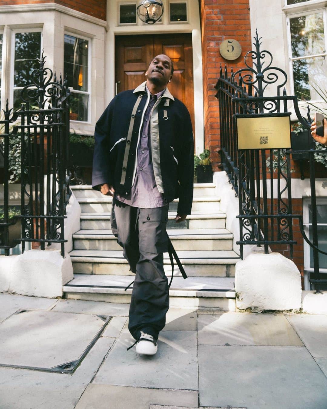 MATCHESFASHION.COMのインスタグラム：「‘I’m just trying to battle the streets. In hip-hop what we do lyrically, and how we compete lyrically, we try to compete fashionably too.’ As @kingpush’s tour rolls into London and hip-hop turns 50, the rap legend visits #MATCHES Mayfair townhouse, 5 Carlos Place, to discuss where he’s at lyrically, collaborating with Pharrell Williams, and how he experiments with fashion with @jasebyjason. Link in bio to read the full feature and shop #PushaT approved Bottega Veneta, @sacaioffical, @rickowensonline, and more.」