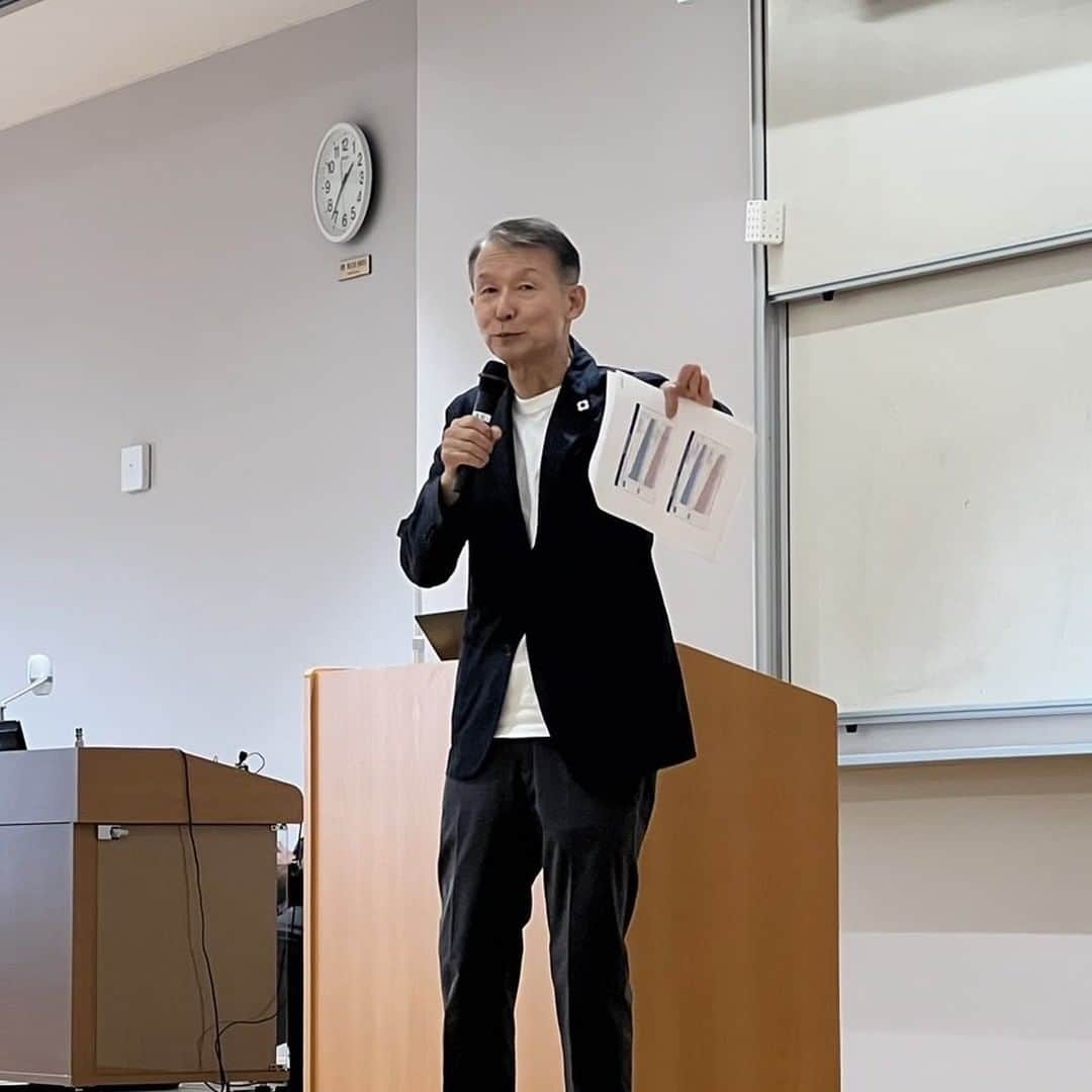 きいちゃんのインスタグラム：「【知事活動報告】 宝塚医療大学主催の「和歌山県における地域包括ケアについての現状と課題」シンポジウムで基調講演。和歌山市をはじめ県内の要介護認定率は高く、介護保険料も全国平均をはるかに上回っています。地域包括ケアシステムは住民の共助によるまちづくりです。特に地域包括支援センターなどでのリハビリ専門職による介護予防が重要です。  #和歌山県 #介護 #地域包括ケアシステム」