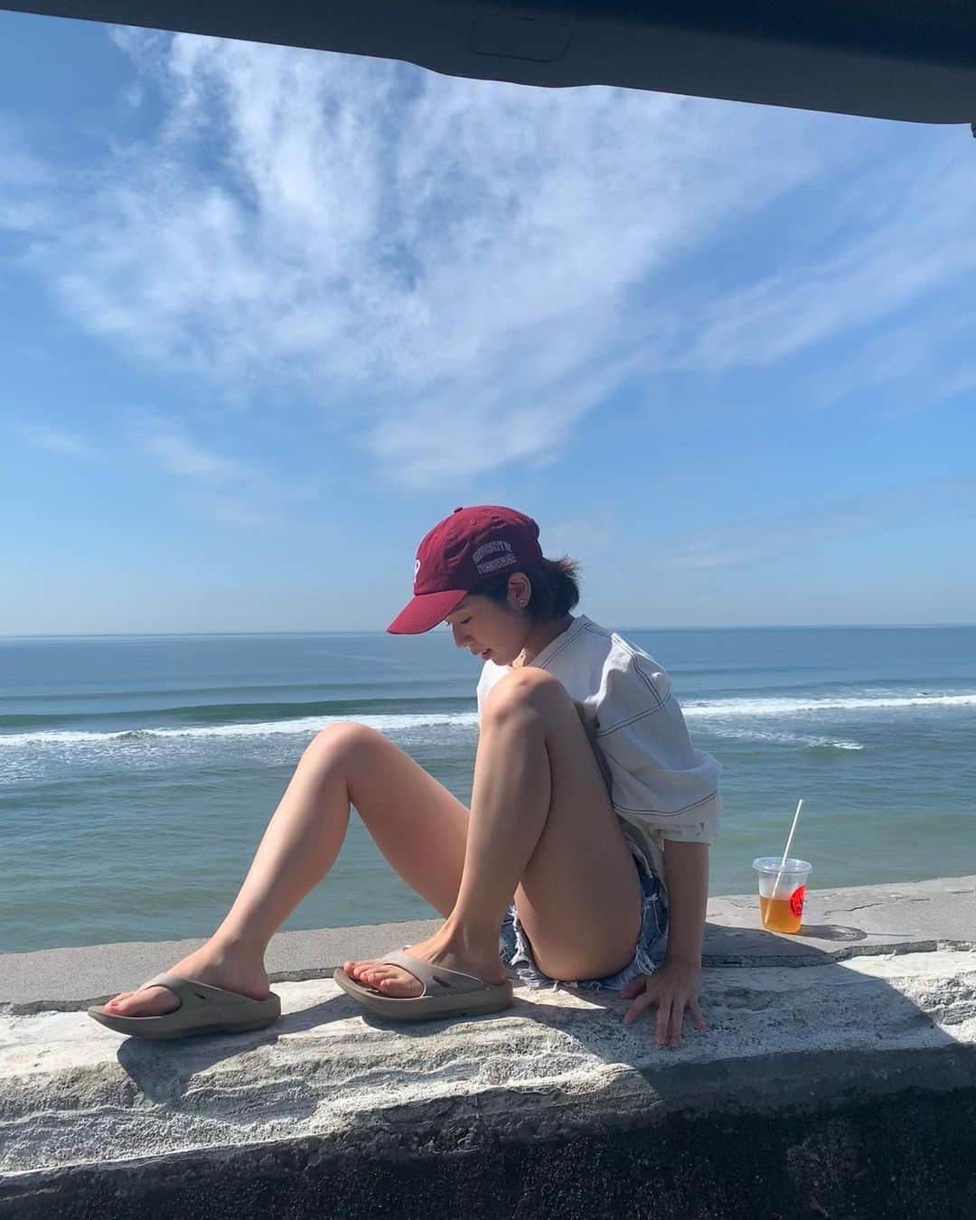 傳彩夏のインスタグラム：「20時に初めてYouTubeプレミア公開します🍉 一緒に見ながらチャットしよ~😳🫶🏻」