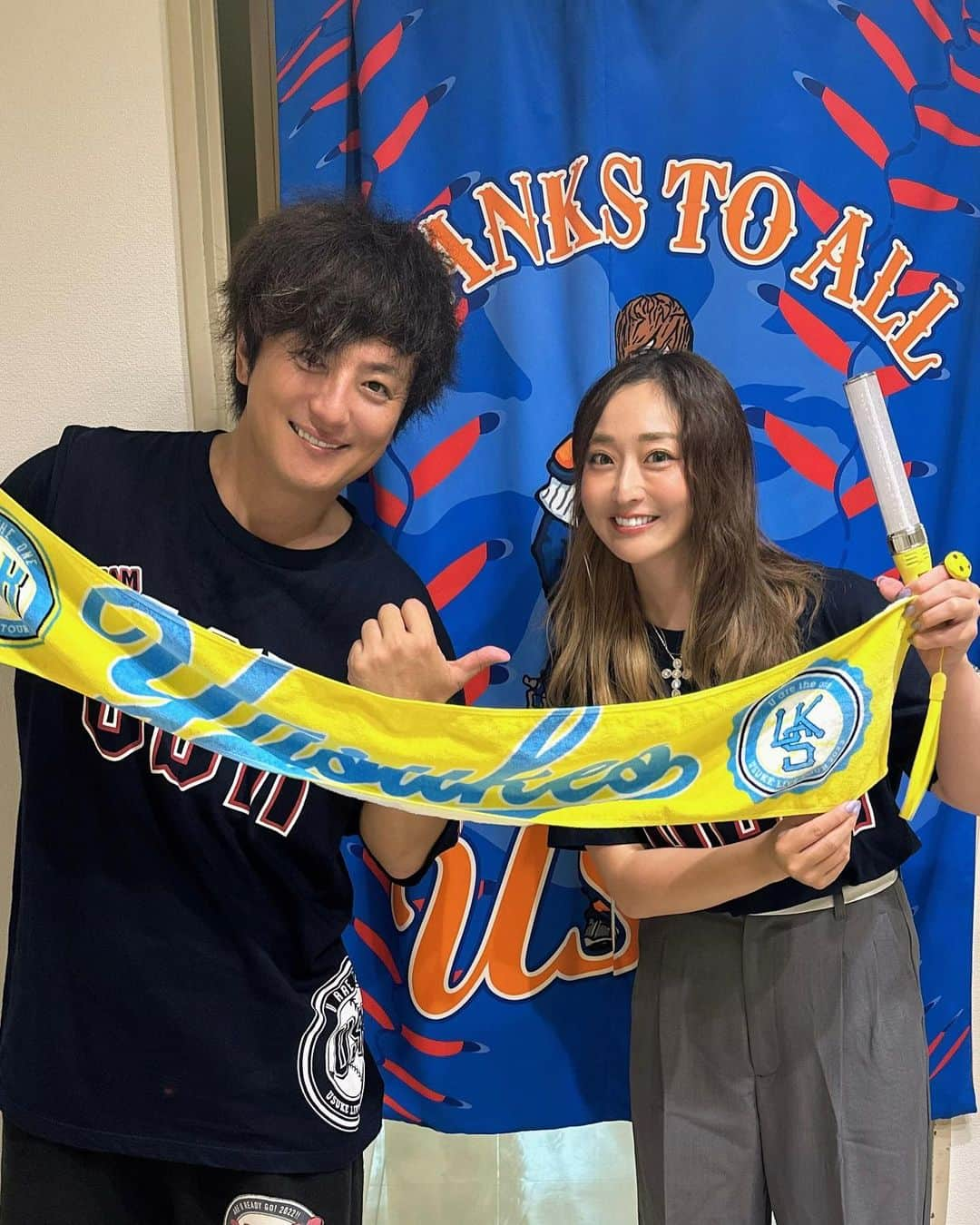 長崎望未のインスタグラム：「.  待ちに待った 遊助さんライブ🤤🫶🏻❤️  ここもちゃん夫婦と行ってきました😘  ダンスにギターにピアノに… なんでもできる上地さん🥹💦 まじで凄すぎた🤤♡💦💦  上地さんがファンとの関わりを ほんとに心から大切にしてるんだなって  すごい伝わってきて 終始感動しまくりだったあ🥺✨  ほんと最高のLiveでした😍🙏🏻  たくさんパワーもらったから 私もまたがんばろ〜😘💪🏻‼︎  #遊助 さん」