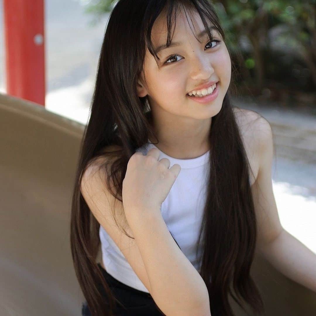 のインスタグラム：「♡yuno♡ ㅤㅤㅤㅤㅤㅤㅤㅤㅤㅤㅤㅤㅤ 滑り台だよぉ🛝 やっぱり公園で外遊び大好き❤ 日焼けは怖いけど😂 ㅤㅤㅤㅤㅤㅤㅤㅤㅤㅤㅤㅤㅤ ㅤㅤㅤㅤㅤㅤㅤㅤㅤㅤㅤㅤㅤ #喜島結乃  #js4 #4年生 #10歳 #撮影 #女の子 #公園」
