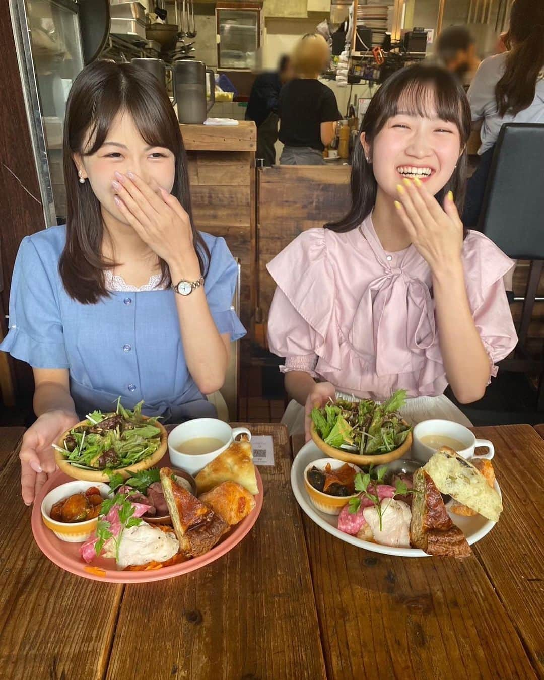 後藤沙梨花さんのインスタグラム写真 - (後藤沙梨花Instagram)「ごきげんよう🌸 ミスの末っ子👧🏻 エントリーNo.5  福山莉央です🎀  今日は2つ投稿があります👀 今回は学習院コラボです👭🏻  私はミス学習院大学ファイナリスト、 エントリーNo.3 竹内里奈さん(@missgu_2023_3)とランチへ行ってきました😽  里奈さんは、とっても優しいのです🥹 そして何より、、かわいいかったです🥹🥹 夢に向かって頑張る姿を見て、私も頑張ろうと思いました✊🏻  またお会いしたいです🥺  同行してくださった委員の方が、 姉妹みたい👭🏻と言ってくださって嬉しかったです😻  と〜っても楽しかったです🤍 ちなみにどれくらい楽しかったかは、 4枚目をご覧ください☺️笑  りおぽちとりなぽちお願いします💖💙 りなりお推してください👭🏻♡  今回伺ったお店は、馬場FLAT HANAREさんです✨ (@babahanare) 私はデリ盛りプレートを頂きました🍽 ボリューム満点で美味しかったです😌😌  高田馬場駅と西早稲田駅の近くなので、 学習院大学、学習院女子大学の学生さんもぜひ♡  いつもいいねやコメント、 投票のご報告をありがとうございます🤍  毎日#りおぽち 🎀 お願いします💖  次の投稿につづく、、、➡️  #りおぽち#末っ子#最年少#りなポチ#りなりお#ミス学習院#ミスコンコラボ#学習院大学  #学習院女子大学 #和祭 #gwc #Missgwc2023 #misscontest2023 #ミス和コンテスト #ミスコンテスト　#ミス和 #gakushuinwomenscollege #ミス和コンテスト2023 #ミスコン #春からgwc #学女 #学女ミスコン #ミスコンファイナリスト」9月15日 18時00分 - missgwc2023