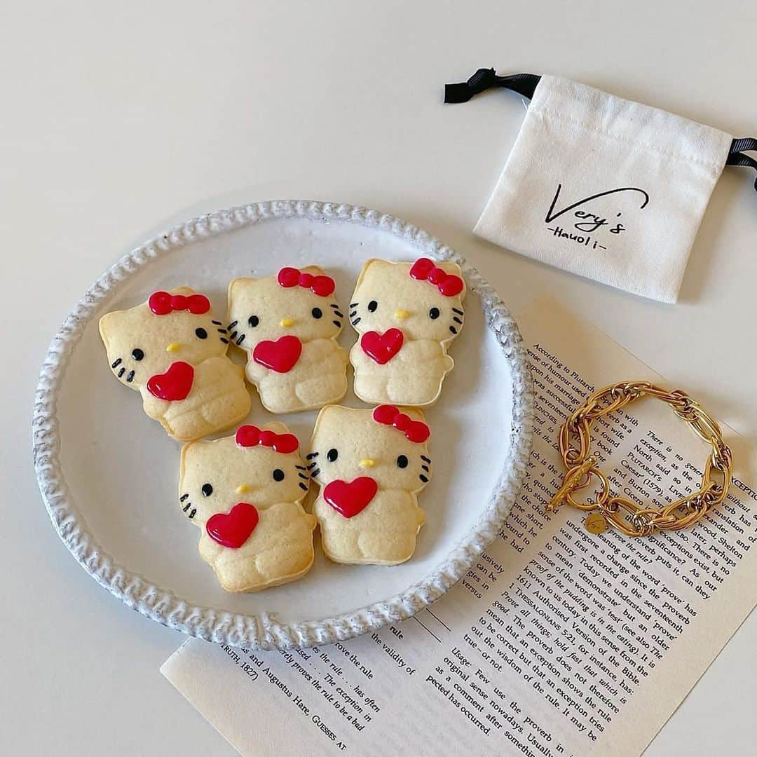 R i R y (リリー)さんのインスタグラム写真 - (R i R y (リリー)Instagram)「『 可愛すぎるキャラ系クッキー 🤎🥛』　　  可愛すぎるキャラクタークッキーのアイデア9選🍪 ぜひ真似して作ってみてね✨  ✴︎---------------✴︎---------------✴︎  ▶▶掲載する写真を募集中📸 カワイイ写真が撮れたら、@velle.jp をタグ付けするか、ハッシュタグ #velle_jp をつけて投稿してみてね✨  velle編集部と一緒にカワイイで溢れるvelleを創っていこう😚  ✴︎---------------✴︎---------------✴︎  #お家カフェ #おうち時間 #手作りお菓子 #クッキー作り #おうちカフェ #おうち時間 #お菓子作り #韓国っぽカフェ #韓国カフェ #チョコクッキー#韓国風クッキー#キャラクッキー #キャラクタークッキー#おぱんちゅうさぎ#まっくろくろすけ #まっくろくろすけクッキー」9月15日 18時01分 - velle.jp