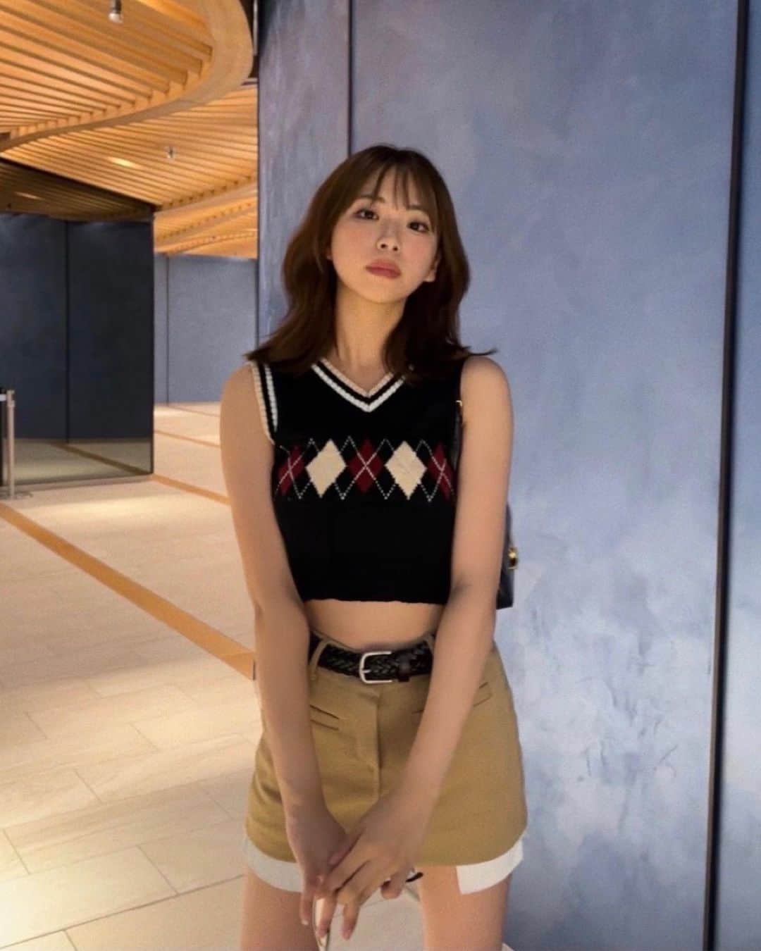 麻生果恩のインスタグラム：「ootd🍂  秋服楽しみでたくさん集めてる．🫶🏻  #cider #秋服」