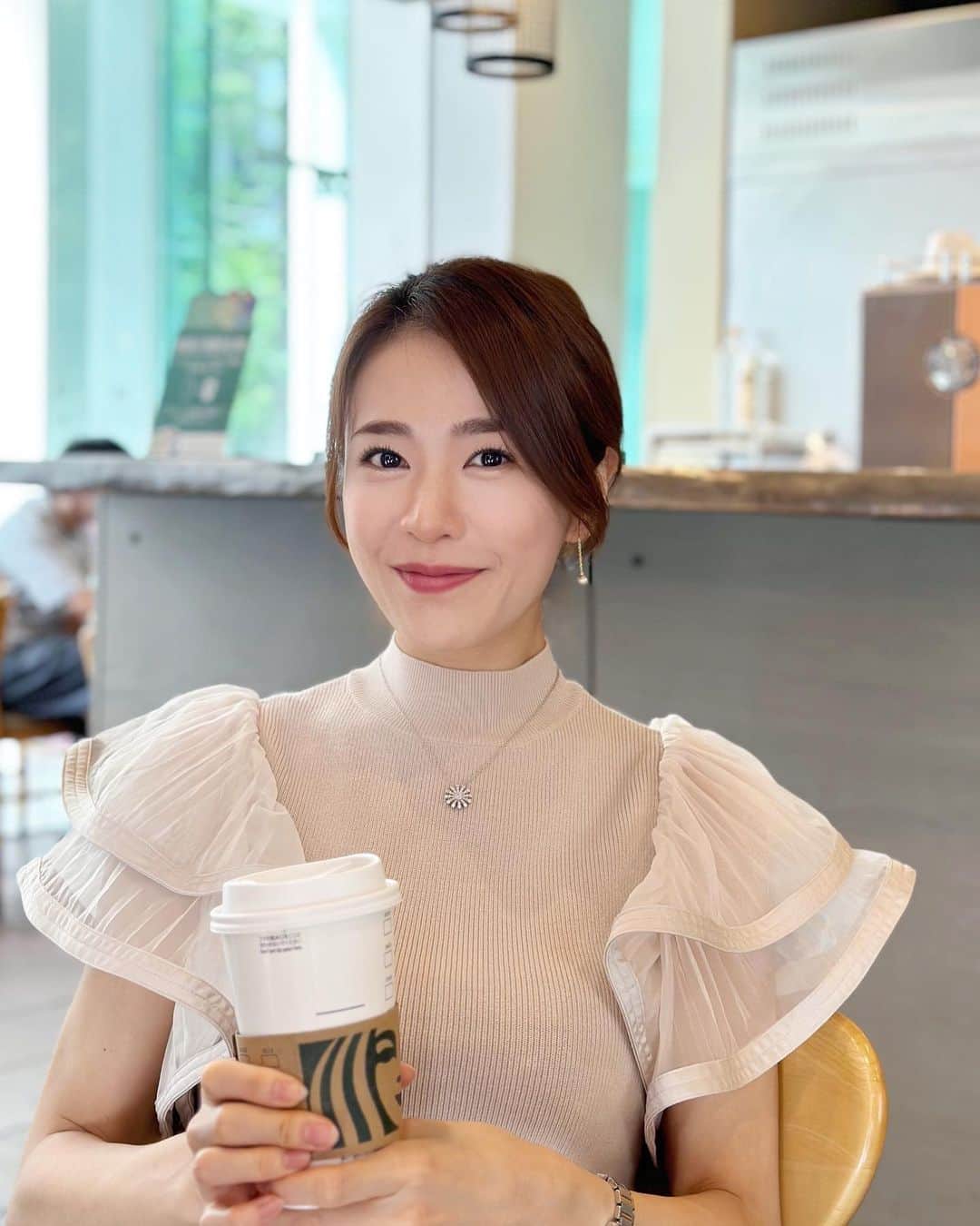 しろまっするのインスタグラム：「・ うかい竹亭に行く前に朝コーヒー☕️した時の📷  遺伝子検査した時も夜型って出たし、 子供の頃から朝が物凄く苦手なんだけど、  早起きすると気持ちいいよね☺️☀️🌞  #morningroutine #healthylife #朝活 #美容すきな人と繋がりたい #しろまっする」