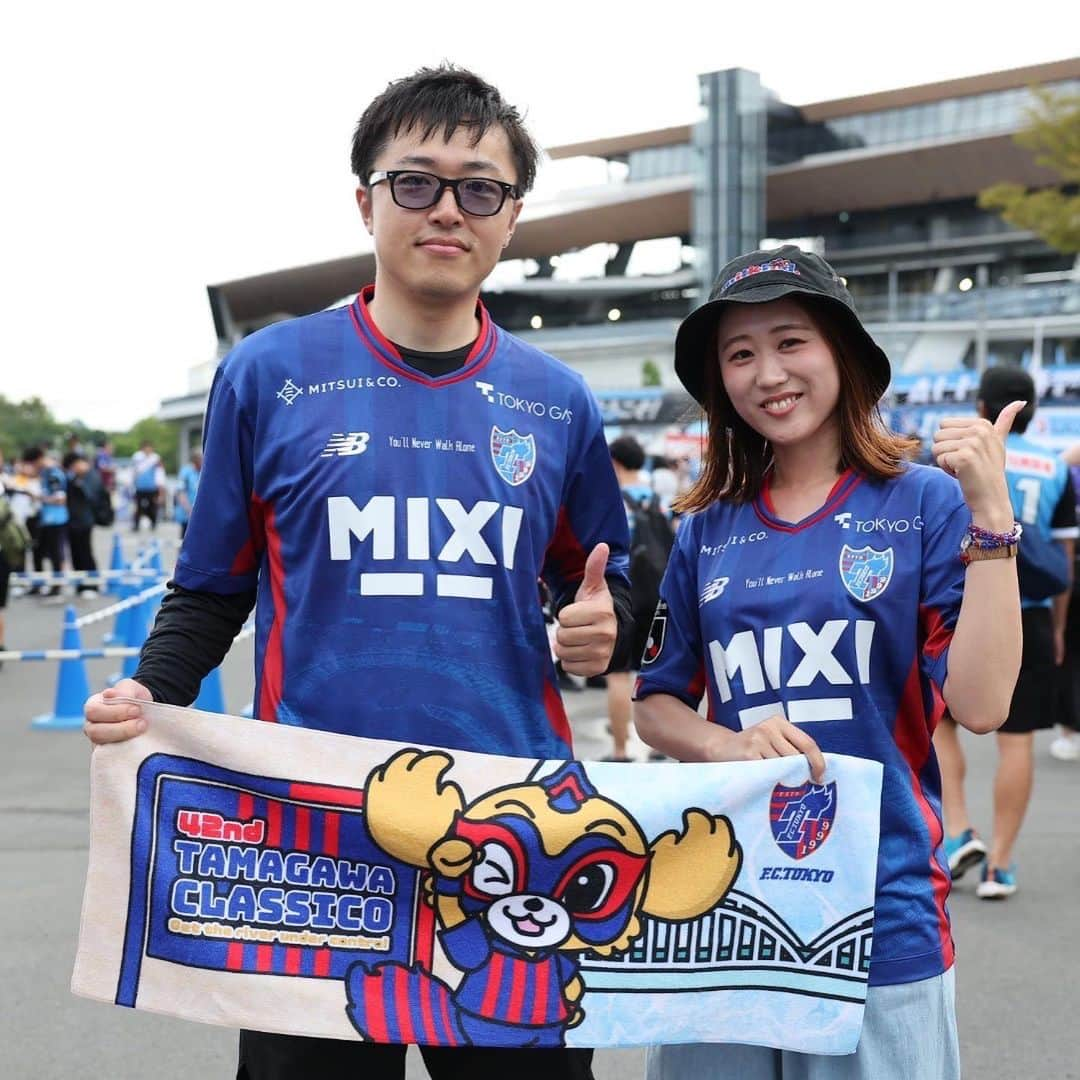 FC東京オフィシャルグッズさんのインスタグラム写真 - (FC東京オフィシャルグッズInstagram)「🔵🔴 今日もともに🤝🔵🔴 @fctokyoofficial  #多摩川クラシコ #金j #FC東京 #fctokyo #tokyo」9月15日 18時09分 - fctokyoofficial