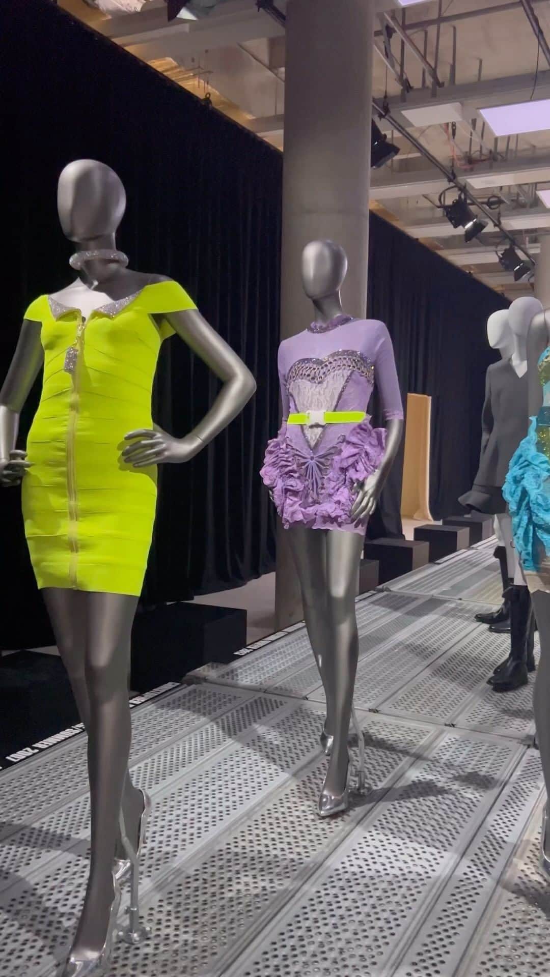 スージー・ロウのインスタグラム：「Beginning LFW with some thoughts about #NEWGEN30 that I wrote for BOF (link in bio)  Wanted to expand and say how happy the @britishfashioncouncil #NEWGEN30 @designmuseum  exhibition curated by @sarahmower_ made me, looking back at so many shows and designers that I’ve been able to see grow and write about along the way LFW has shaped me as a fashion observer.  It really is my fashion elixir!  But looking at moments like Meadham Kirchhoff’s rainbow riots girls or Christopher Kane’s neon lace debut, also saddened me.  Their talent dimmed by a harsh market, commercial forces and the demise in valuation of DESIGN talent as articulated by that brilliant @cathyhoryn @thecut piece Mower’s exhibition together with that piece has given me a lot to mull over as London begins  What actually motivates me ?  Excites me?  Gives me the same feeling that many of those seminal London shows have done over the past two decades (yes I’m nearly reaching 20 years of working in this biz)  And if I get that feeling about someone, will they be sustained and nurtured by the industry?  Nothing to do but to hold onto hope of change. Spoke to @thomastait for the BOF piece and there’s a quote that has stuck with me that didn’t make the edit. “Let’s hold onto the ambition to be a part of the change, rather than to be at the mercy of wherever we land.”」