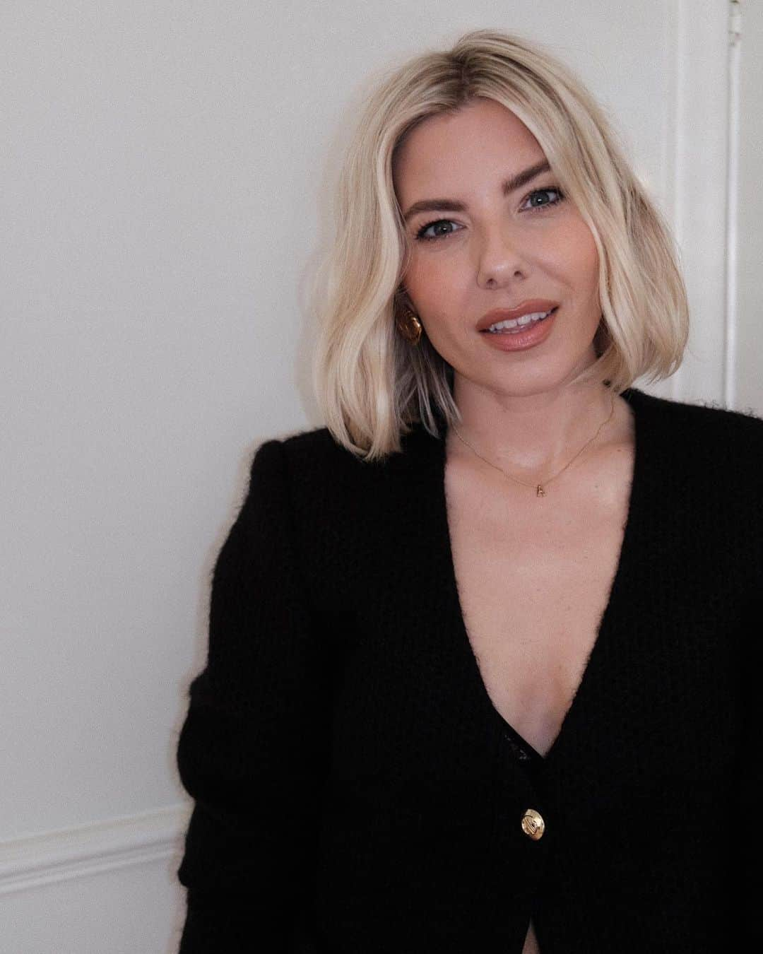 Mollie Kingさんのインスタグラム写真 - (Mollie KingInstagram)「All dressed up for @britishvogue」9月15日 18時20分 - mollieking