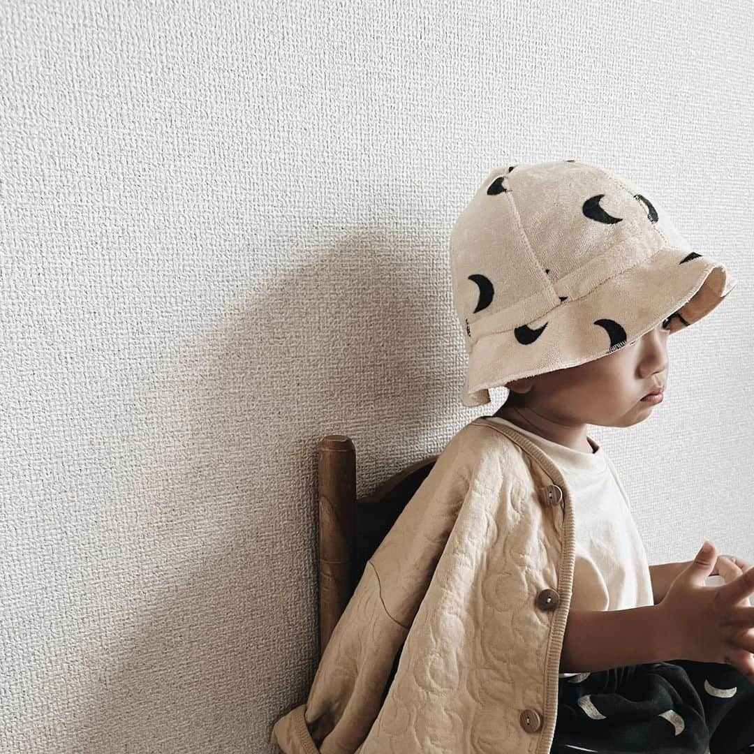 ukapiさんのインスタグラム写真 - (ukapiInstagram)「⠀ ⠀ ⠀ 試着第２弾🌛.. ⠀ cardigan 1-2y pants 2-3y ⠀ どちらも少し大きめ。 冬には大きくなぁれ...🤟🏼 ⠀ ⠀ #せおふく」9月15日 18時31分 - ukapi