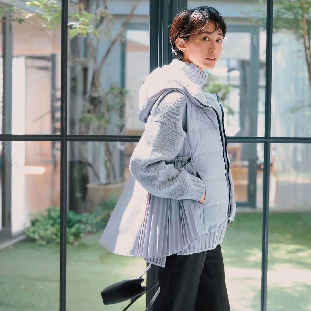 のインスタグラム：「⁡ ⁡ 初秋から真冬まで活躍する太鼓判！ ⁡ 着回し力で選ぶ！ベスト・カーデ・スポーツブルゾン✨ ⁡ ⁡ 今、手に入れるなら、できるだけ長く活躍する一着が正解‼️抜群の着回し力を備えつつ、初秋から真冬まで２つのシーズンをおしゃれにつないでくれる、旬顔の頼もしいアウターをご紹介します😊 ⁡ ⁡ ⁡ #MARECHALTERRE #Shinzone #CLANE #MADISONBLUE #THENORTHFACE #WOOLRICH #happyplusstore #coordinate #outer #ハピプラ #コーディネート #薄軽羽織り #秋名品 #アウター特集 ⁡ ⁡」