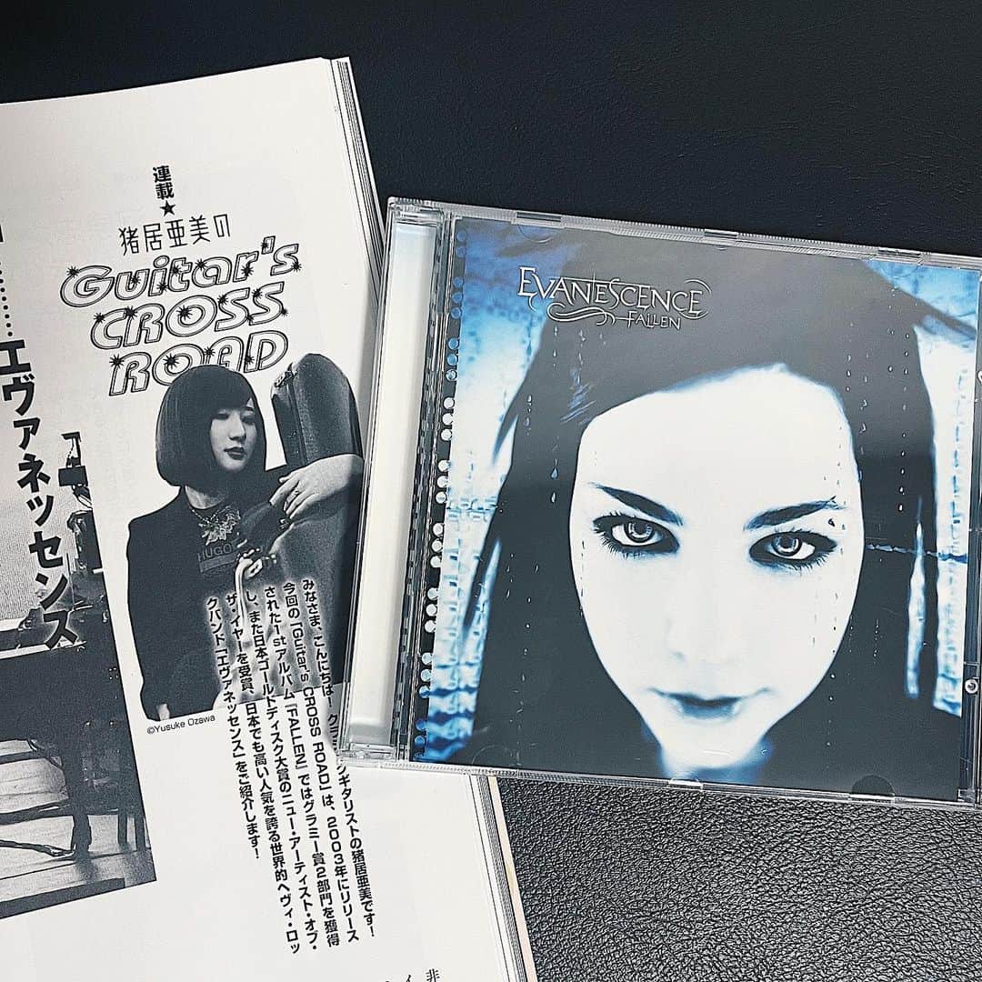 猪居亜美のインスタグラム：「音楽の友にて連載中の「猪居亜美のGuitar’s CROSS ROAD」第７回はEvanescenceについて書かせて頂きました☺️🖤  エイミーの歌声がとにかく美しくて大好きなEvanescence、その魅力について語りました！！  今月から記事デザインもリニューアルしました😋  音楽の友2023年10月号、本日9月15日発売です！是非チェックしてください📖 . . . #音楽の友#Evanescence#エヴァネッセンス#ギタリスト#guitarist#electricguitar#Fallen」