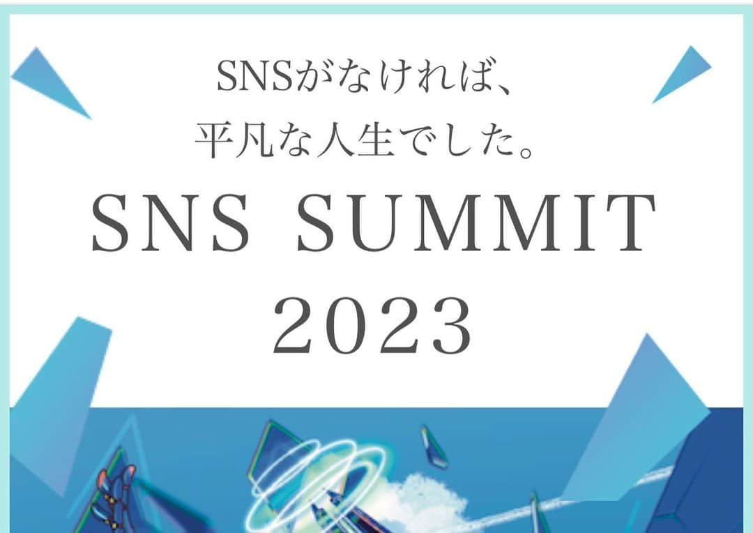 山澤礼明さんのインスタグラム写真 - (山澤礼明Instagram)「『SNSがなければ平凡な人生でした』  9月17日に登壇するSNS SUMMIT2023のイベントテーマです。  僕自身もまさにそうでSNSがなければ今の立場もなければ今みたいな仕事もできていないでしょう。  きっと最近僕を知ってくれた人達は成功者のイメージがあるのかも分からないけど、20代の時はきっとみんなと同じじゃないかな。  日々人生に葛藤し、何者でもない自分に嫌気がさしていたし、何者にもなれそうにない自分にガッカリしていた。  学力は小5くらいで止まってるし、運動とか何かと器用にはこなせたけどどれも中の上。  ただ一つだけ真剣になれた体操も並の素質で叶えられない夢だらけだった。  大学出てから一度も就職出来ていない。  体操の夢だけは貫いていたけれど何年もフリーターだったし、ニートみたいな時期も沢山ありました。  それが今ではあの時の自分が想像もしなかったような自分になれています。  SNSがあったからです。  時代はSNS時代。  誰もが何者にでもなれる時代です。  #山澤礼明#筋トレ#筋肉#ジム#フィジーク#フィットネス」9月15日 18時41分 - rey.yamasawa