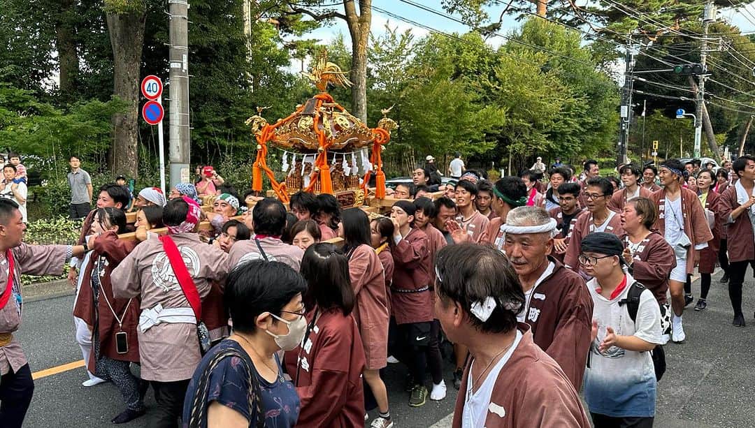 島津健太郎さんのインスタグラム写真 - (島津健太郎Instagram)「やっぱりお祭りって良いねー！ 大人4人乗れる大太鼓は迫力あった！ 宮入り、ちゃんと見たかったけど人が多過ぎて見えなかった。 数年振りのお祭りで地元の方々は気合い入ってただろうな。 ありがとうございました！  #祭り #祭 #御神輿 #御神輿担ぎ #御神輿わっしょい #太鼓 #大人4人乗れる #大太鼓 #宮入り #屋台 #お好み焼き #広島風お好み焼き」9月15日 18時51分 - k_super_xtreme