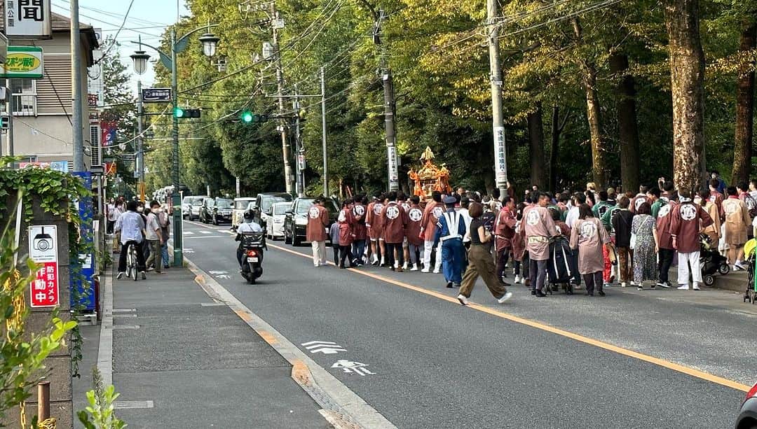島津健太郎さんのインスタグラム写真 - (島津健太郎Instagram)「やっぱりお祭りって良いねー！ 大人4人乗れる大太鼓は迫力あった！ 宮入り、ちゃんと見たかったけど人が多過ぎて見えなかった。 数年振りのお祭りで地元の方々は気合い入ってただろうな。 ありがとうございました！  #祭り #祭 #御神輿 #御神輿担ぎ #御神輿わっしょい #太鼓 #大人4人乗れる #大太鼓 #宮入り #屋台 #お好み焼き #広島風お好み焼き」9月15日 18時51分 - k_super_xtreme