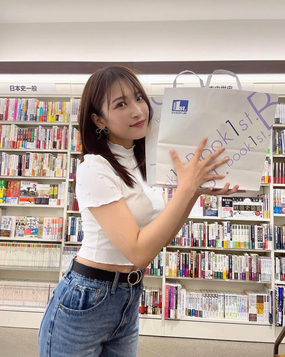 二瓶有加さんのインスタグラム写真 - (二瓶有加Instagram)「出版区さんの 【本ツイ！本屋ついてって一万円あげたらなに買うの？】の企画で、YouTubeに出演させていただきました📕✨  好きな本の話と一緒に色んなことを おしゃべりさせていただきましたー！ . 観てね×100 . #本ツイ #出版区 #YouTube #二瓶有加  https://youtu.be/0elk7aBkQ7Y?si=6z4QIFdcQcGlvsnd」9月15日 18時52分 - niheiyuka.official