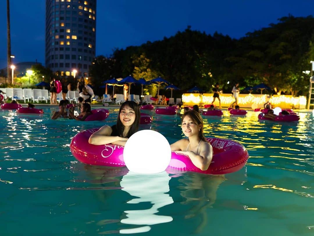 蒼真海（まみへえ）さんのインスタグラム写真 - (蒼真海（まみへえ）Instagram)「エモい写真も🌊笑 いっぱいとってくださり ありがとうございました✨  photo @cam1022.ha   #ナイトプール #ホテルプール #ニューオータニ #ニューオータニ幕張  #ビキニ #ブラジリアンビキニ  #グラビア #workoutgirl  #筋トレ女子」9月15日 18時54分 - mami_0110