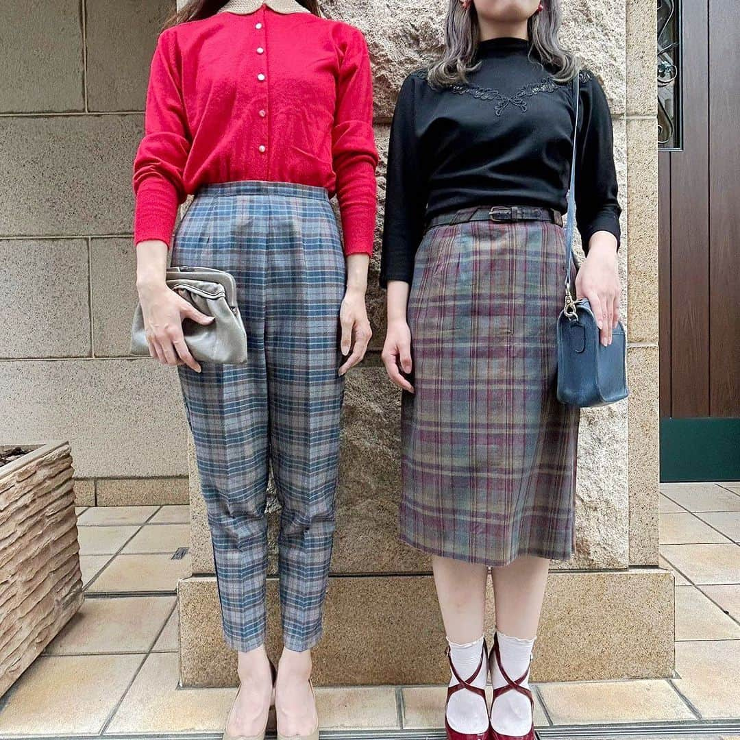 NUTTY Vintage&Collectibleさんのインスタグラム写真 - (NUTTY Vintage&CollectibleInstagram)「🍂Weekend New Arrival🍂  Two friends = one heart!!  ◽︎50s-60s check pantrs:new! ◽︎50s-60s cotton check straight skirt:sold ◽︎40s-50s Black knit :new!  styling:wakaba,sally  ┈┈┈┈┈┈┈┈┈┈┈┈┈┈┈┈┈ 【NUTTY通販について】 ⚫︎SNS掲載商品は通販可能です。お気軽にDMにてお問い合わせ下さい。 ⚫︎＜ONLINE STORE＞http://nutty.theshop.jp/ （プロフィールページURLよりアクセス出来ます） ┈┈┈┈┈┈┈┈┈┈┈┈┈┈┈┈┈  #nuttyvintage#vintage #vintagefashion#南堀江#古着#1940s#1950s#1960s#1970s #1980s #80s #ヴィンテージ#1940sfashion#1940sstyle #1960sfashion#1960sblouse #1950sslacks ##costumejewelry#collectivejewelry#earlyplastic#ootd #vintageootd」9月15日 19時05分 - nutty_vintage