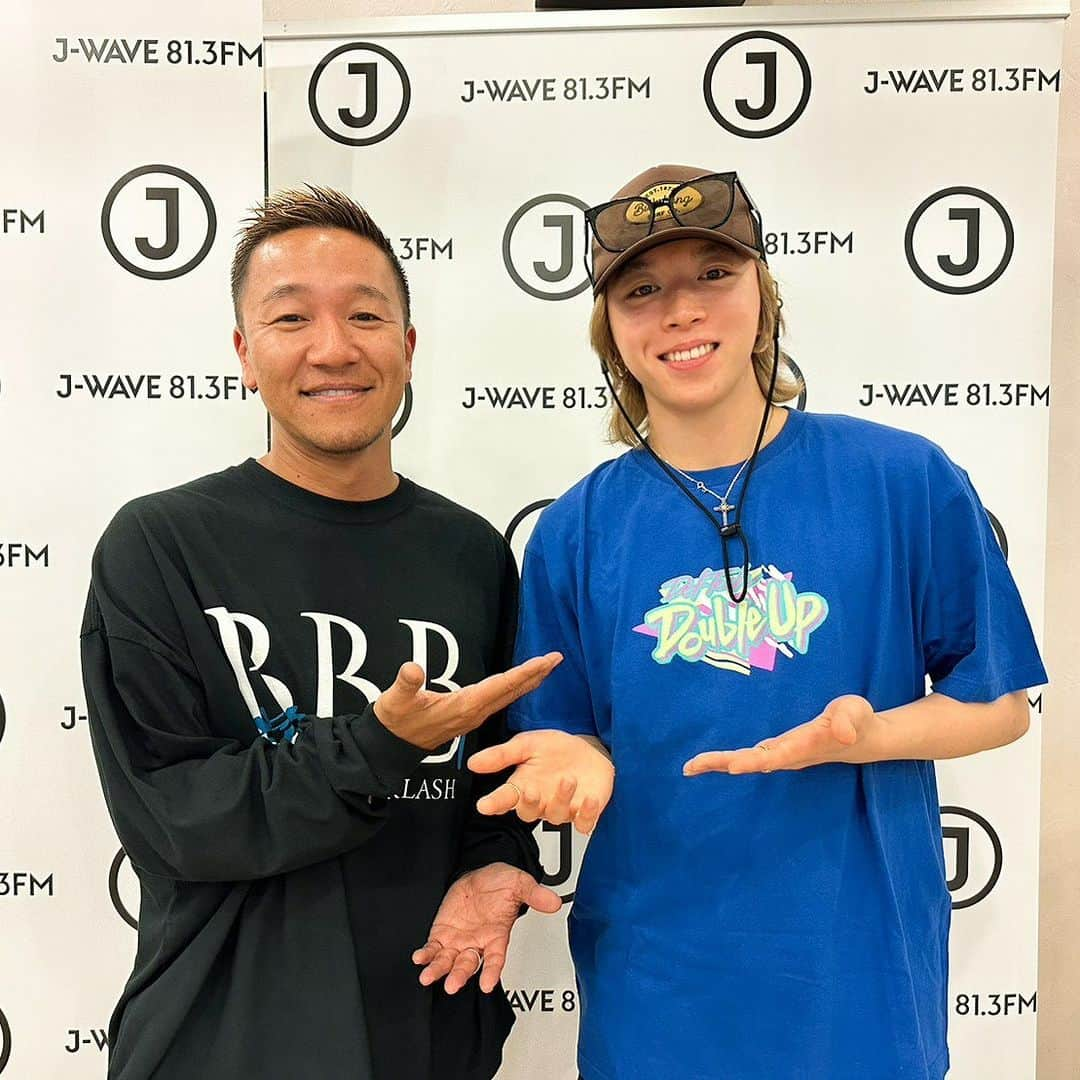 J-WAVEさんのインスタグラム写真 - (J-WAVEInstagram)「Micro（Def Tech） × SOTA  毎週土曜17:00〜 BE:FIRSTがナビゲート 『Amazon Music MILLION BILLION』  Micro（Def Tech）が登場！ ￣￣￣￣￣￣￣￣￣￣￣￣ 月替わりでゲストを迎え、トークするコーナー 9月はSOTAが担当🌟  憧れのDef TechのMicroさんをお迎えしインタビュー🎙 今回は2人の共通点である海トーク🏄  🗣️番組のナビゲートは、 　 JUNONとMANATOが担当！  明日 9/16(土) 17:00〜、どうぞお聴き逃しなく。  #jwave #ミリビリ #BEFIRST @befirst__official #Micro @deftech @microfromdeftech」9月15日 19時00分 - jwave813