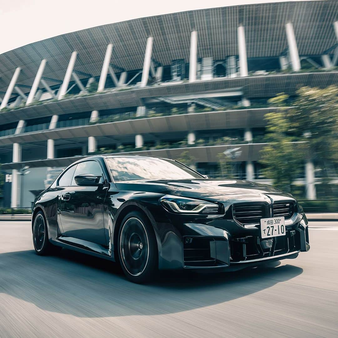 BMW Japanさんのインスタグラム写真 - (BMW JapanInstagram)「THE M2 国立競技場に響く、BMW M2の官能的 ...