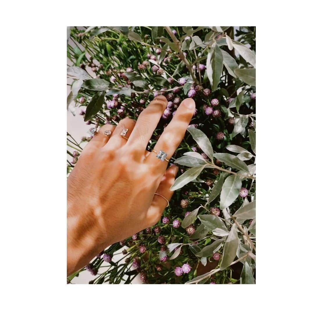 岩崎拓馬のインスタグラム：「🩵🩵🩵🩵 . . "PIMENTE" @pimente_jp   雑貨中心のブランドPIMENTEが9月にデビュー  とにかくかわいいジュエリーがたくさん💎🩷  その中で直感で選んた"スカイブルートパーズ"  幸運、喜び、希望、友情、豊かさという エネルギーをもつとされるパワーストーン。 目標の達成に向け、感受性や創造力を高めて、 成功へと導いてくれるんだって🩵  今にぴったりの子がみつかって嬉しい🥹🫶🏻  Thank you @yayoi.takemi  . . #pimenté #happytime」