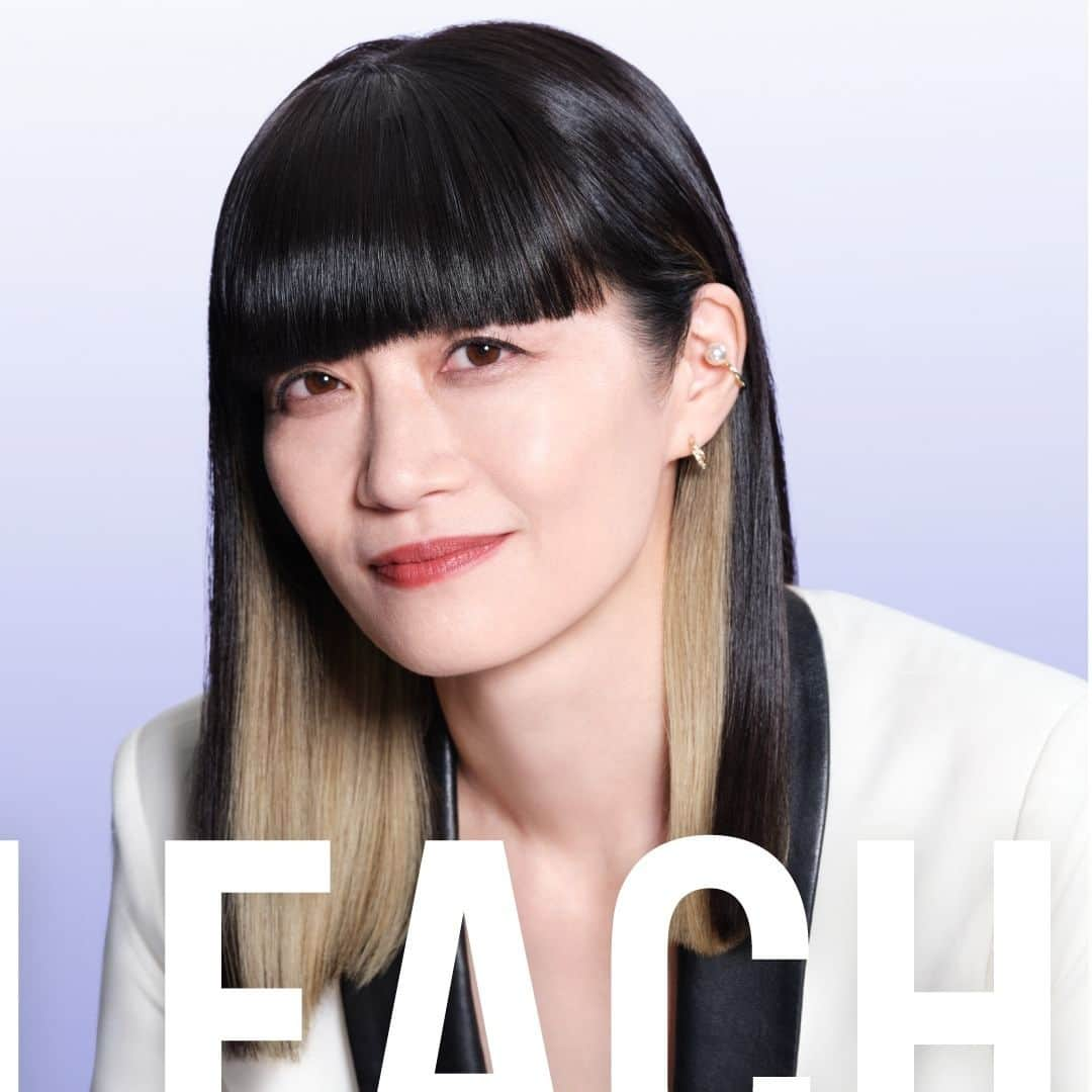 Schwarzkopf Professional Japanさんのインスタグラム写真 - (Schwarzkopf Professional JapanInstagram)「TRY ON, BLEACH ON  Contrast Inner Lights コントラストインナーライト  FIBREPLEXファミリーで、大人世代でも楽しめるブリーチデザインを。  ＝＝＝ボンドカラー グレイライン発売＝＝＝ グレイシェード：16 色 発売日：2023/9/6  #シュワルツコフ #シュワルツコフプロフェッショナル #FIBREPLEX #ボンドカラー #ファイバープレックス #ファイバープレックスカラー #ファイバープレックスブリーチ #グレイカラー #白髪染め #ブリーチカラー #ブリーチ #ケアブリーチ #ヘアカラー #ハイトーンカラー#ブリーチオンカラー #ブリーチデザイン #ブリーチカラー」9月15日 19時13分 - schwarzkopfjapan