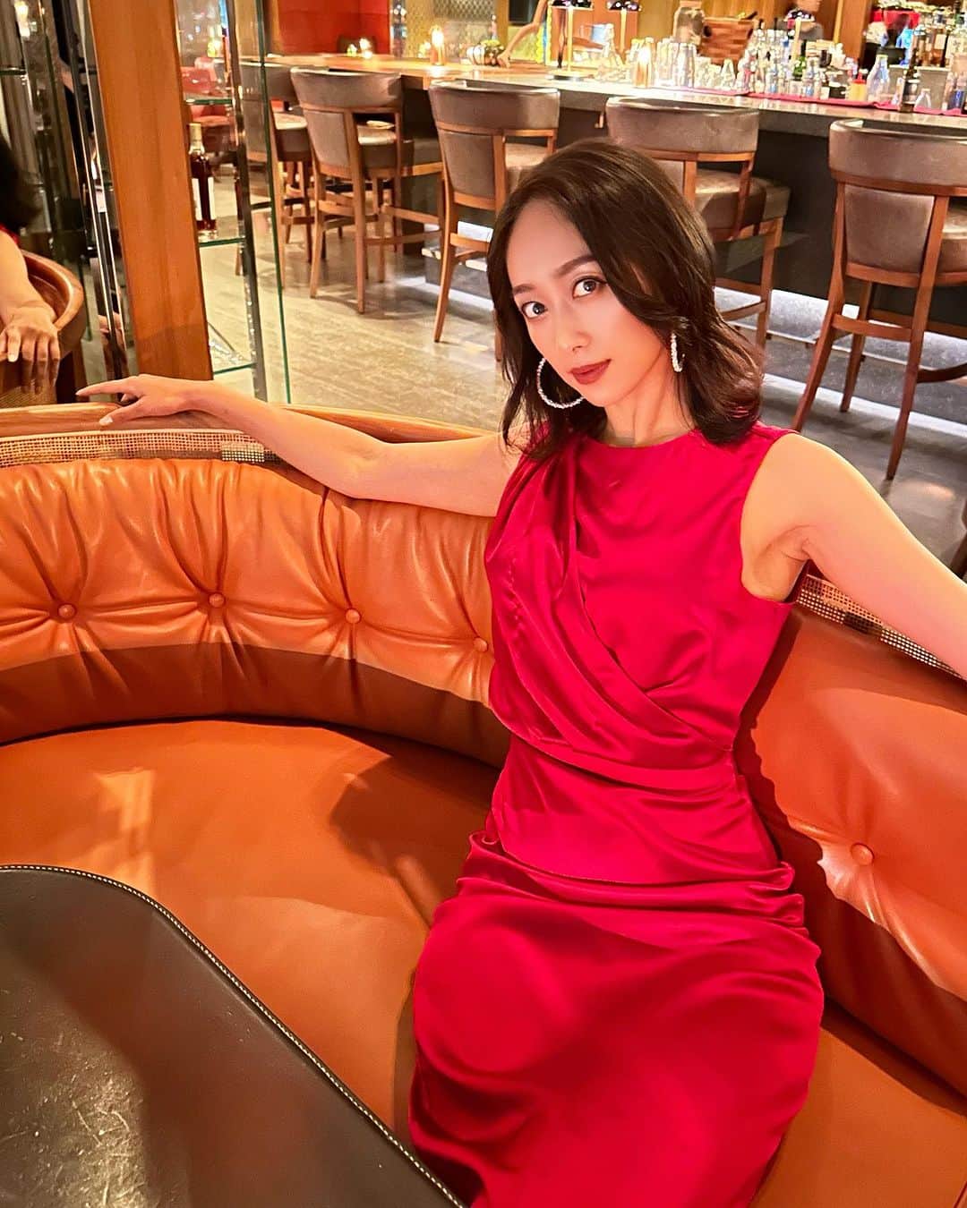 梨衣名のインスタグラム：「The lady in RED.」