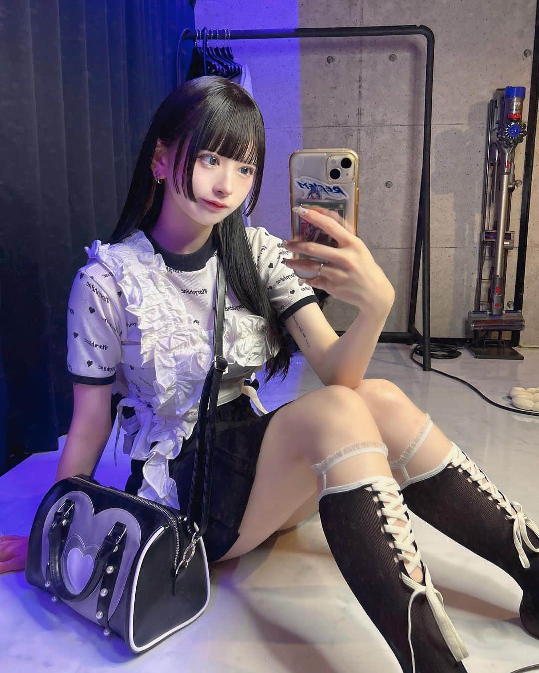 狐波ろんのインスタグラム：「おにゅーのかばんもおにゅーの靴下もおにゅーのフリフリなお洋服もぜーーーーんぶ気分上がって仕方ないらぶだわね」
