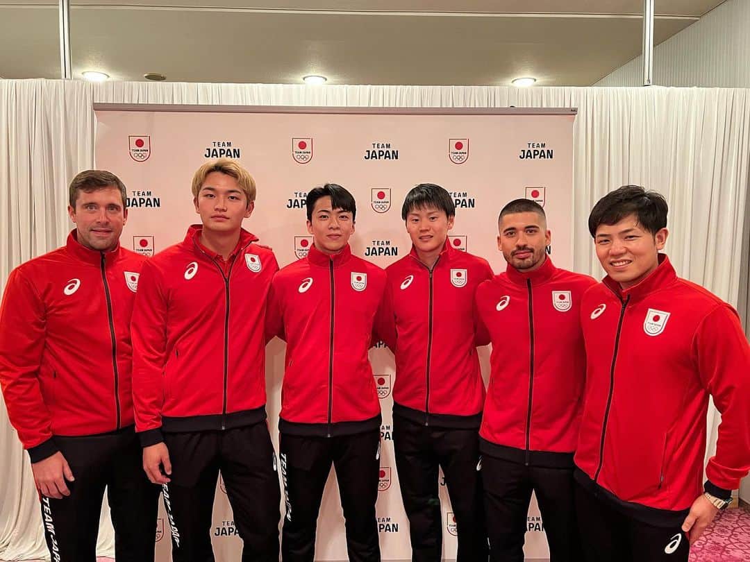 ストリーツ海飛のインスタグラム：「2023 Asian Games Men’s Sabre Team   Honored to represent Team Japan in my second Asian Games. This time, I will be competing in both individual and team events.」