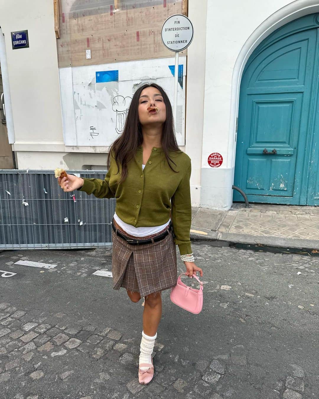 Diana Korkunovaさんのインスタグラム写真 - (Diana KorkunovaInstagram)「just one day in Paris 🥐 look @lime_official  bag is @gucci heart is in @ love」9月15日 19時16分 - diana_korkunova