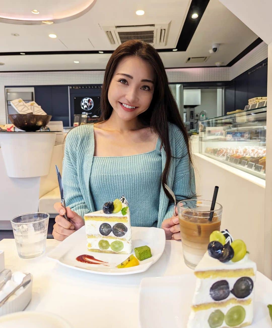Hiromi Tomiiさんのインスタグラム写真 - (Hiromi TomiiInstagram)「ケーキ🍰 @rakkansha150901  最高級ナガノパープルとシャインマスカットを贅沢に使用した「PREMIUM葡萄ショート」 今旬なフルーツを使ってて めっちゃ美味しかったー♥♥ . バターサンドは抹茶味とプレーン♥ めっちゃ美味しかったー◎◎  . . #パティスリー洛甘舎 #PR #京都スイーツ #京都スイーツ巡り #京都ケーキ #京都お土産 #京都駅グルメ #京都甘味」9月15日 19時17分 - hiromi.tomii