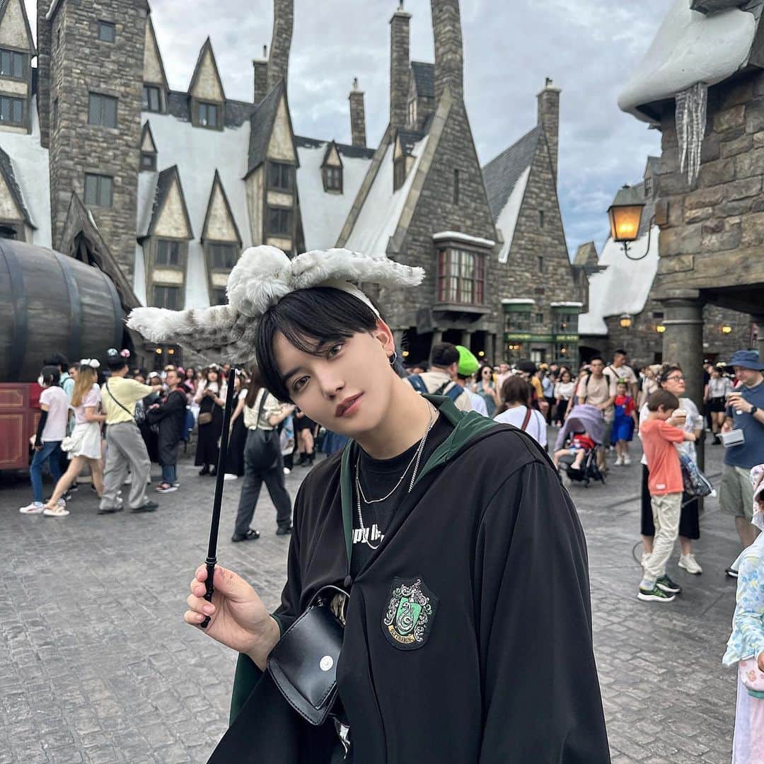 やっぴのインスタグラム：「ハリポタ大好き倶楽部の3人で ユニバってきましたよ🫰🏻💚 #usj」
