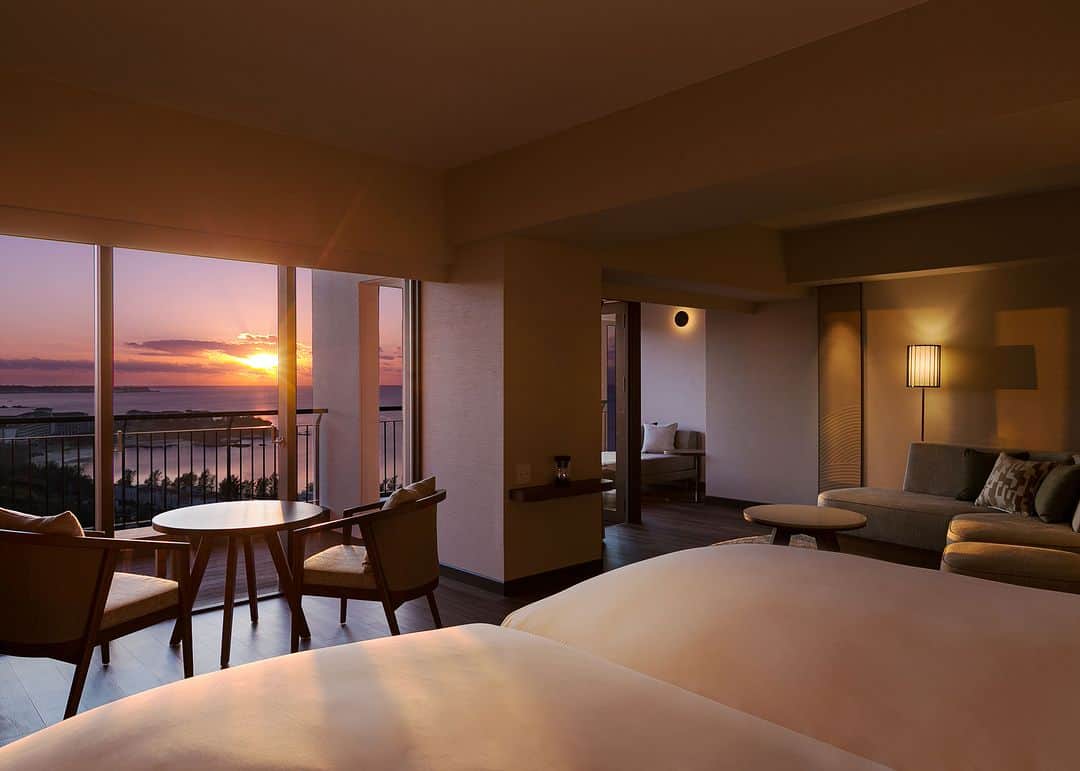 Okinawa Marriott Resort & Spa 【公式】のインスタグラム：「全288室の客室をリニューアル！ やんばる旅の拠点に。  クラブラウンジや ガーデンプールとクラブルーム続いて、 スーペリアルームなど全288室を一新します。  全客室にはデイベッドとテーブルを備えた インナーテラスなどを設置し、 5名まで宿泊できる広い客室も登場。  一面の窓から オーシャンビューを満喫できます。 さらにレストランには新メニューが加わり、 より充実したラインナップに。  ご予約は9月12日から、ご宿泊は12月23日から、 順次お受けいたします。  新しく生まれ変わった当ホテルを、 ぜひお楽しみください！  詳しくは、  @okinawa.oriental.hotel プロフィールから ウェブサイトをご確認ください。  Renovation project for 288 rooms providing an even better base for traveling in Yambaru!  Following the renovation of the Club Rooms, Club Lounge, and the Garden Pool, the remaining 288 rooms will be completely renovated. They all have an inner terrace with a daybed and a table so that guests can enjoy the ocean view from the floor to ceiling windows. In addition, our buffet restaurant has added items to the breakfast menu making it even more sumptuous.  Rooms will be ready for occupancy from December 23, 2023 and reservations are available from September 12th.  #沖縄プール付きホテル #やんばるの宿  #沖縄リゾートホテル新しい #ホテルリニューアル #沖縄 #okinawa #やんばる #yanbaru  #沖縄旅行 #okinawatrip #沖縄観光 #名護  #沖縄大好き #家族旅 #女子旅  #女子旅行 #夫婦旅行 #記念日旅行  #沖縄ホテル #リゾートホテル  #オリエンタルホテル沖縄 #orientalhotelokinawa  #オリエンタルホテル #orientalhotel #ikyu_travel #funnightatresort」