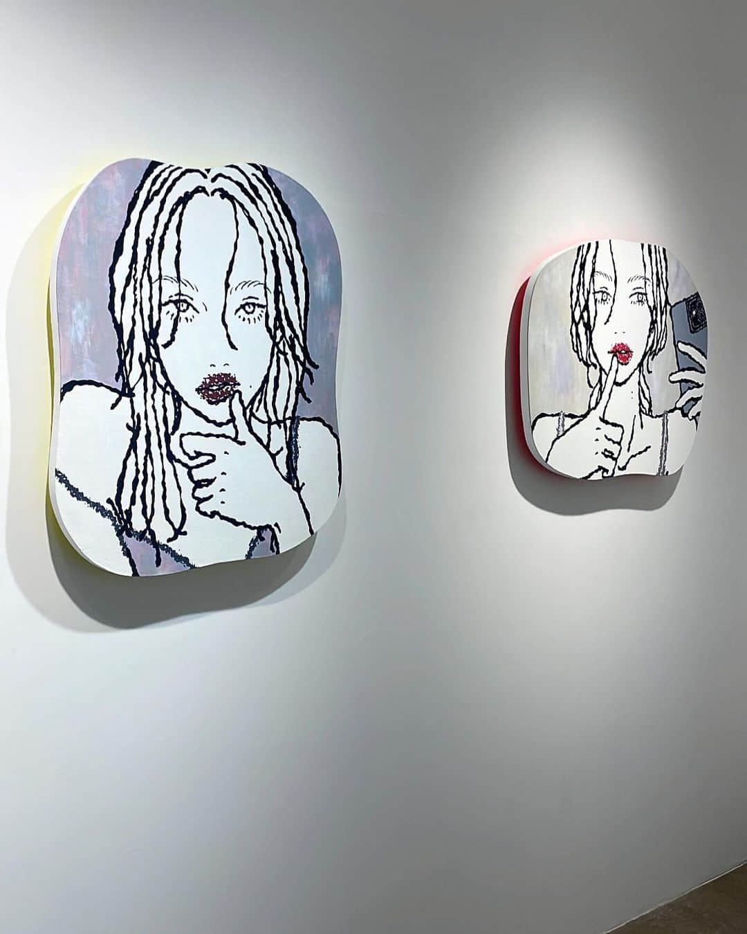 のインスタグラム：「ART FAIR ASIA FUKUOKA 2023 にYOD Galleryから参加させて頂きます。(Booth No.S19) 今回は鏡をイメージした新作のオリジナルキャンバス作品２点出展致します。新しい試みで制作したので福岡のみなさま、行かれるみなさまは感想など頂けたら嬉しいです✈️ @yod_editions   ーーーーーーーーーーーーーー  ■ART FAIR ASIA FUKUOKA 2023  開催概要  <開催日程>  2023/9/22(金) – 24(日)  2023/9/21(木) 内覧会 ※招待者・報道関係者向け  <開催時間>  VIP View 9/21(木) 16:00 – 20:00 9/22(金) 11:00 – 14:00  Public View  9/22(金) 14:00 – 19:00 9/23(土) 11:00 – 19:00 9/24(日) 11:00 – 17:00   <会場>  マリンメッセ福岡B館 福岡県福岡市博多区沖浜町２−１   <入場料>  前売券：¥2,500（税込） 当日券：¥3,000（税込）  ※いずれも3日間通し券   <チケット発売URL>  https://art-ap.passes.jp/user/e/afaf2023/ https://artfair.asia/   ーーーーーーーーーーーーーー  #art #artist  #artwork  #ギャラリー #芸術 #美術  #現代アート #現代美術 #artwork #artist #contemporaryart #artcollection」