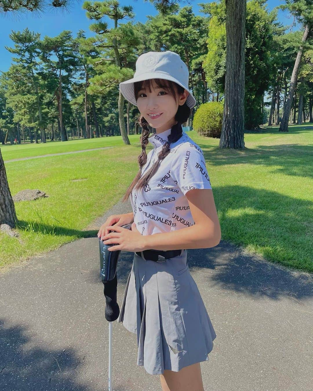 西村いちかさんのインスタグラム写真 - (西村いちかInstagram)「久しぶりにしーちゃんに会えた🥰 しーちゃんは1年ぶりだったらしくリハビリラウンドって言ってたけど、久々なのに変わらない飛距離が羨ましかった🥹  私は最近ユーティリティを打つのが楽しくてUTばっか使ってるんだけどきざむつもりで打ったらグリーン乗ってる奇跡がおきました👏  #golf #golflife #romaro #1piu1uguale3golf #1piu1uguale3 #골프 #골프장 #골프웨어 #골프패션 #ゴルフ女子 #ゴルフ男子 #西村いちか #いちかる」9月15日 19時25分 - ichika_nishimura