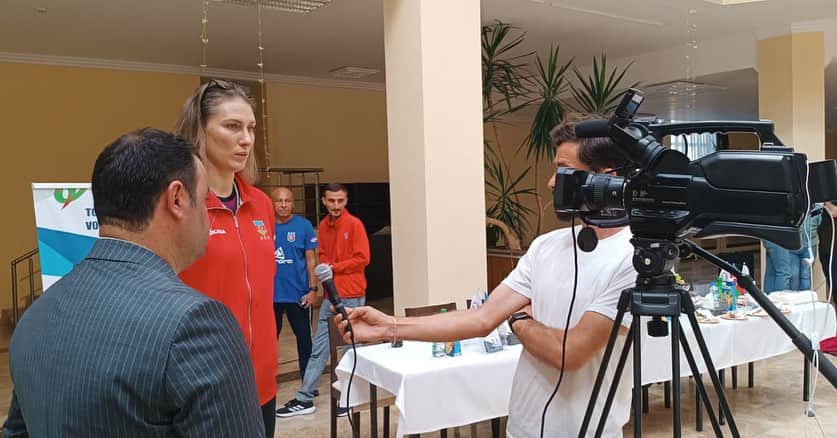 ポリーナ・ラヒモワのインスタグラム：「Day 3. Tovuz. Since the beginning of the courses of FIVB, there is no time to write about the last day in this interesting tour of the regions of the country. I visited a newly organized club in which the organization and development of the children's growth program for training in the club was taken very seriously. I believe that something really interesting will happen with such an approach. I am waiting for your students in our national team.😉」