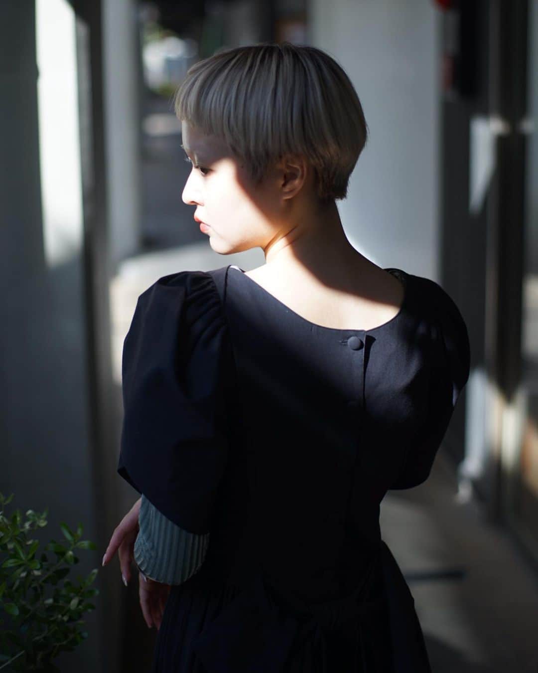 PUNK CAKEのインスタグラム：「🔜 NEW ARRIVAL 🔜  こちらの オンラインショップの発売は 9/16(土)20:00〜STARTです☞  ▫︎ Laura Ashley back ribbon black dress  そして、 9/16.17.18の3連休 オンラインショップ限定 ⏰TIME SALE⏰ 全品20％OFF！！ （新商品は除外） お買い得に秋のアイテムGETして下さい❣️ お見逃しなく！  model / @morioka_no_momooka 16時間前」