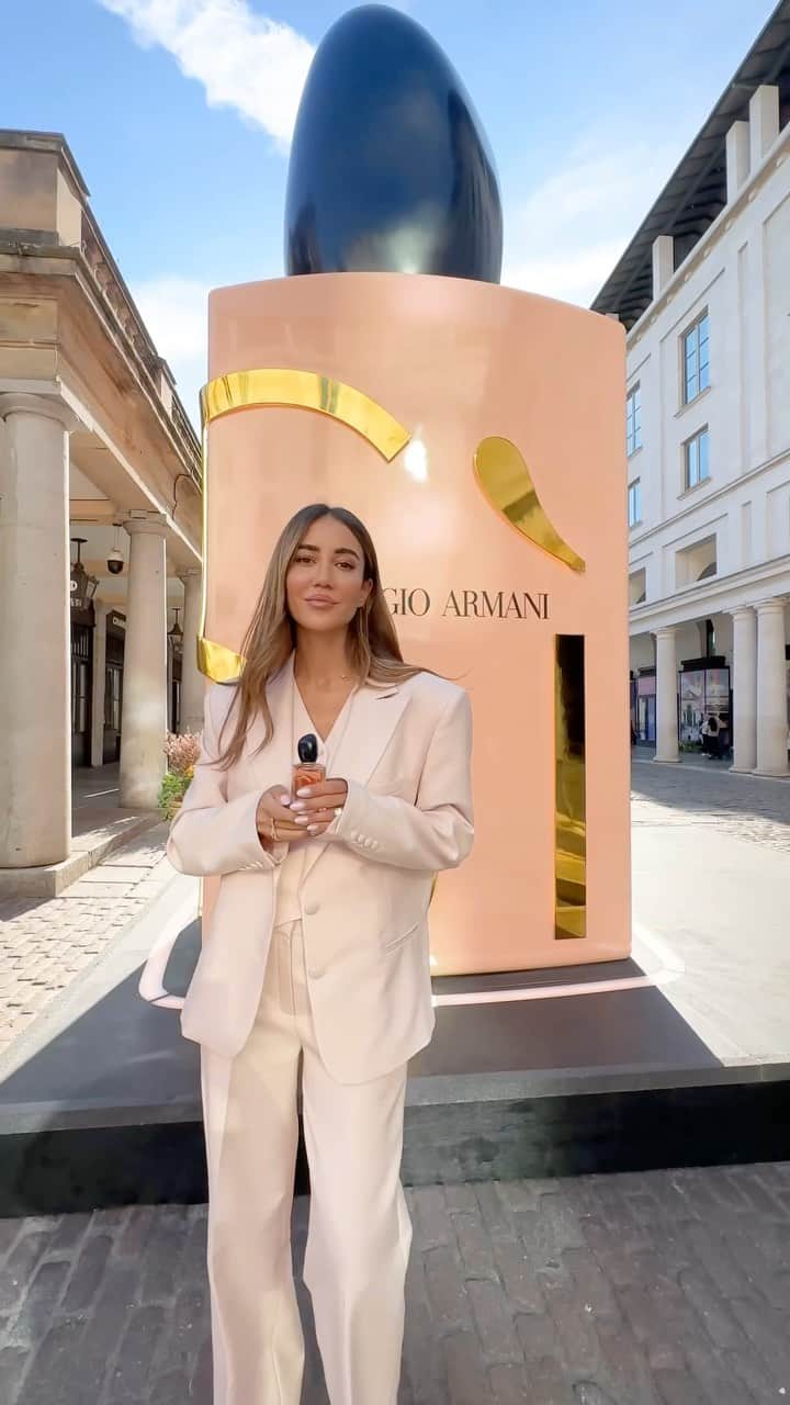 Tamara Kalinicのインスタグラム：「AD Nothing is more empowering than saying SI to new life opportunities while following your dreams. New @armanibeauty Sì EDP Intense expresses that passion and strong femininity I nurture. Discover the immersive #ArmaniBeauty fragrance experience in Covent Garden until 20th September #ArmaniSi」