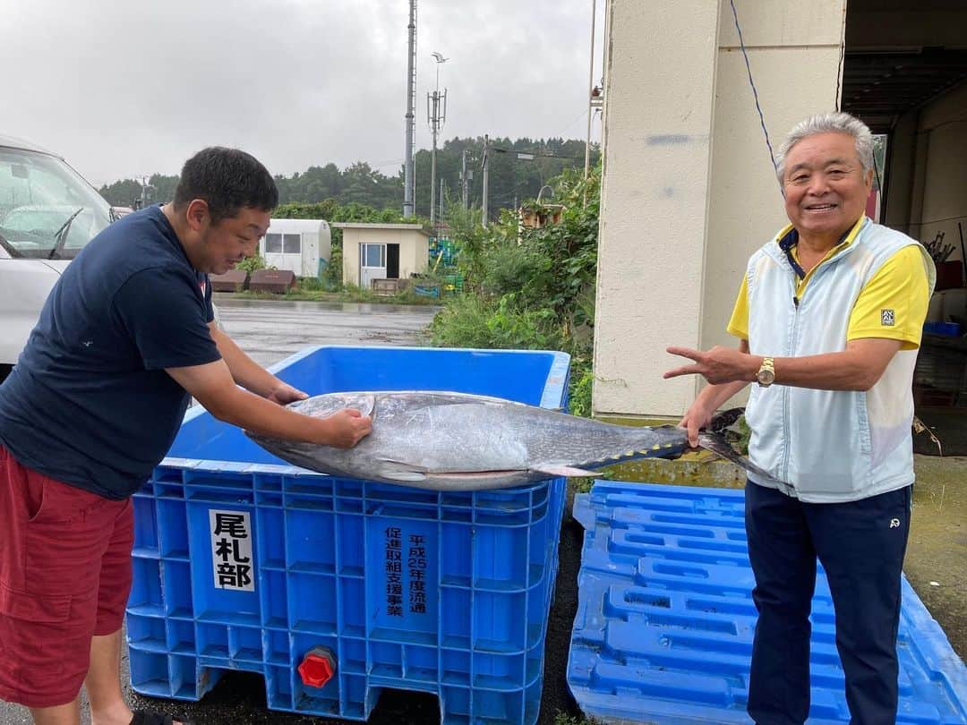 池添謙一さんのインスタグラム写真 - (池添謙一Instagram)「北海道開催の間ずっと函館にいて開催終わっても全然帰ってこんな思ったらマグロ釣っとんたんかい🐟 函館好きすぎるやろ‼︎ もう函館の人やん。  仲良い寿司屋の大将が毎回写メ送ってくるんよ🤳  #池添兼雄 #生存確認 #マグロ」9月15日 19時38分 - kenchan.0723