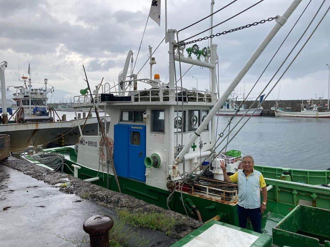 池添謙一のインスタグラム：「北海道開催の間ずっと函館にいて開催終わっても全然帰ってこんな思ったらマグロ釣っとんたんかい🐟 函館好きすぎるやろ‼︎ もう函館の人やん。  仲良い寿司屋の大将が毎回写メ送ってくるんよ🤳  #池添兼雄 #生存確認 #マグロ」