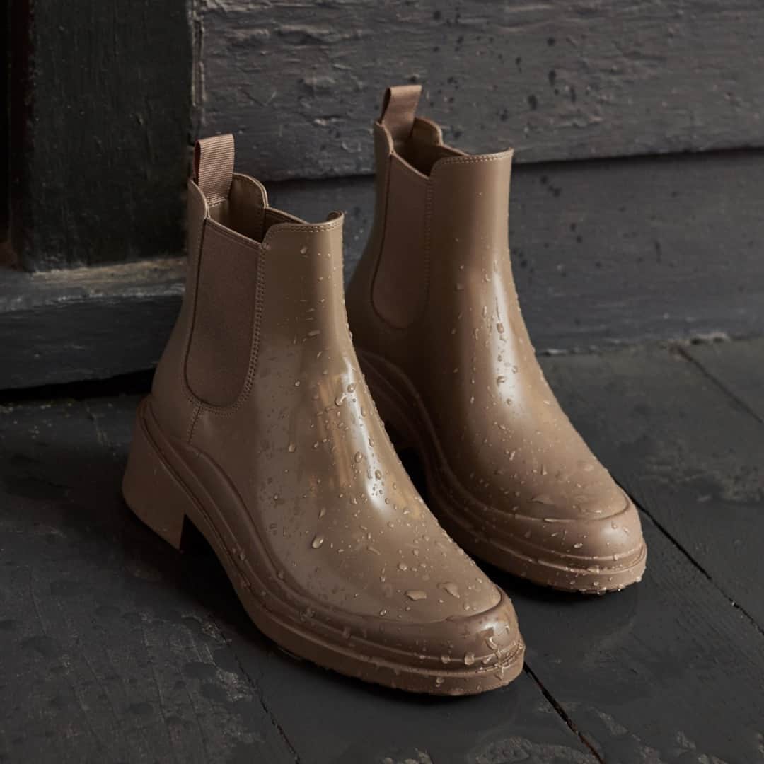 Cole Haanさんのインスタグラム写真 - (Cole HaanInstagram)「Don't let a little rain dampen your style.  Weather any adventure this fall with the all-new Westerly Collection.」9月16日 1時05分 - colehaan